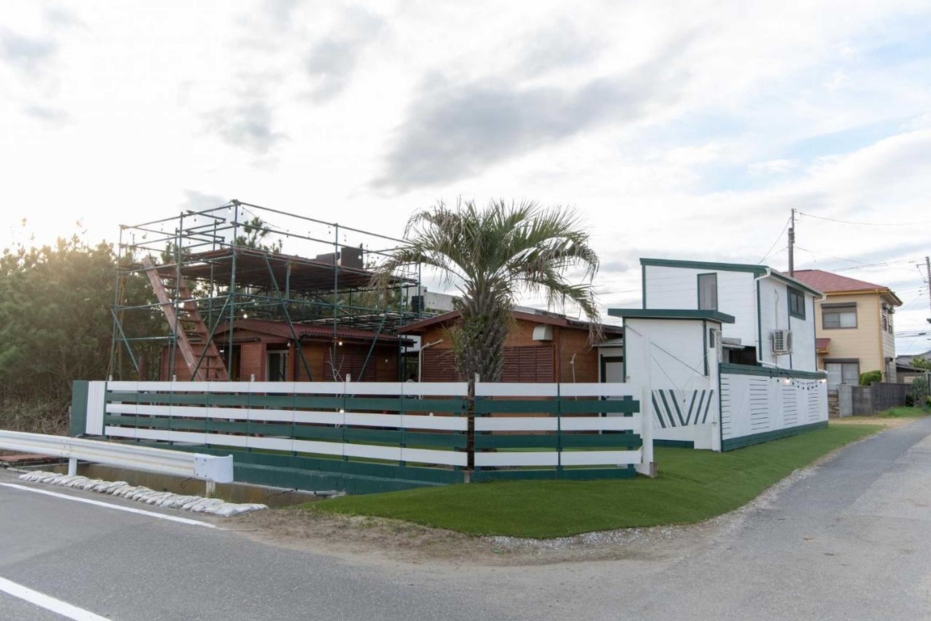 Gift card for 九十九里浜で最強に海に近い宿 無料の最新カラオケ&bbq付き