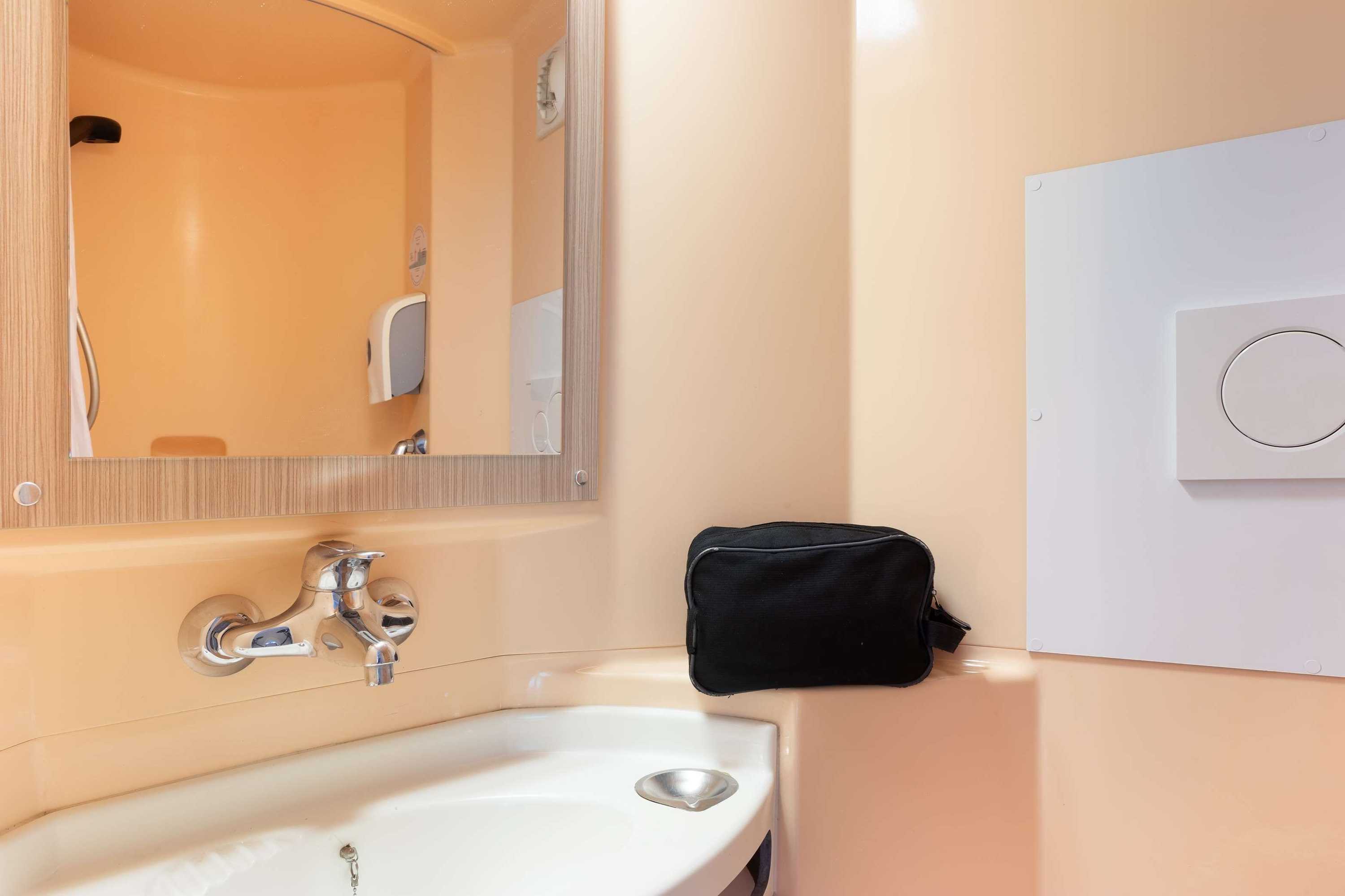 Gift card for Premiere Classe Avignon Sud - Parc Des Expositions