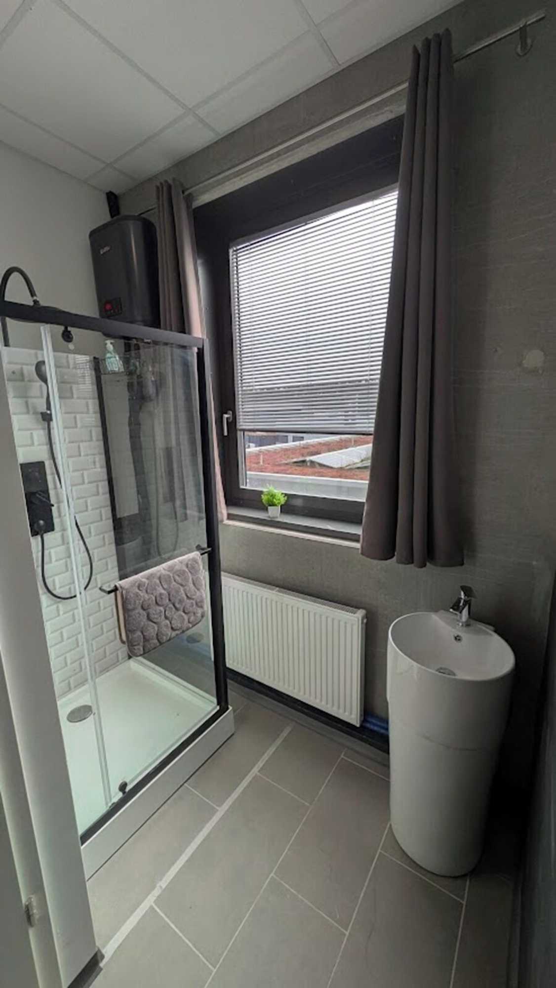 Gift card for Business-Motel, Free Xl-Parking, Wifi, Massage-Chairs, Sauna, Shared Kitchen, Breakfast 2go, Free Soda, Coffee