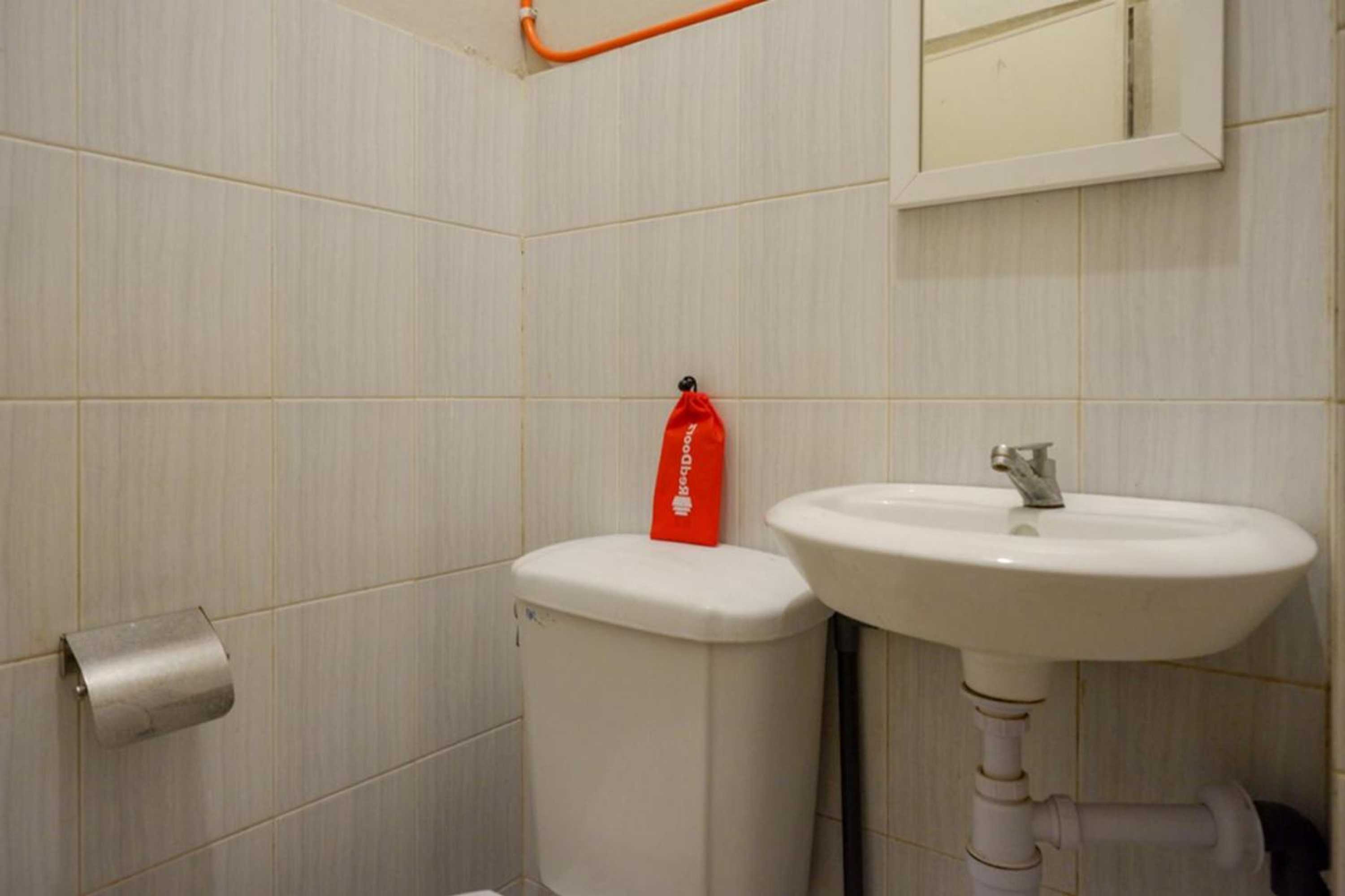 Gift card for Reddoorz Near Stasiun Tawang Semarang