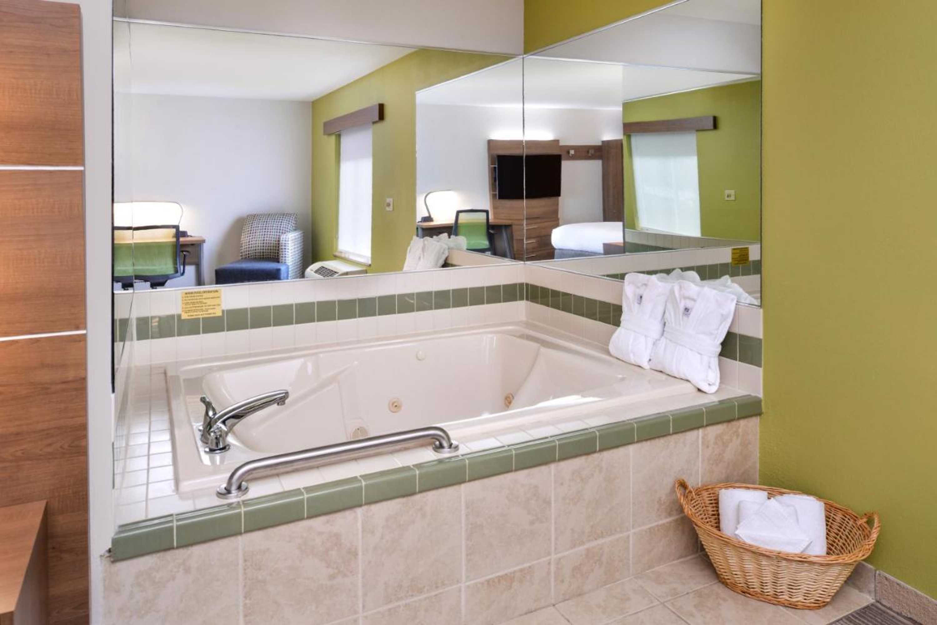 Gift card for Holiday Inn Express & Suites Parkersburg-Mineral Wells by Ihg Gift card for Holiday Inn Express & Suites Parkersburg-Mineral Wells by Ihg