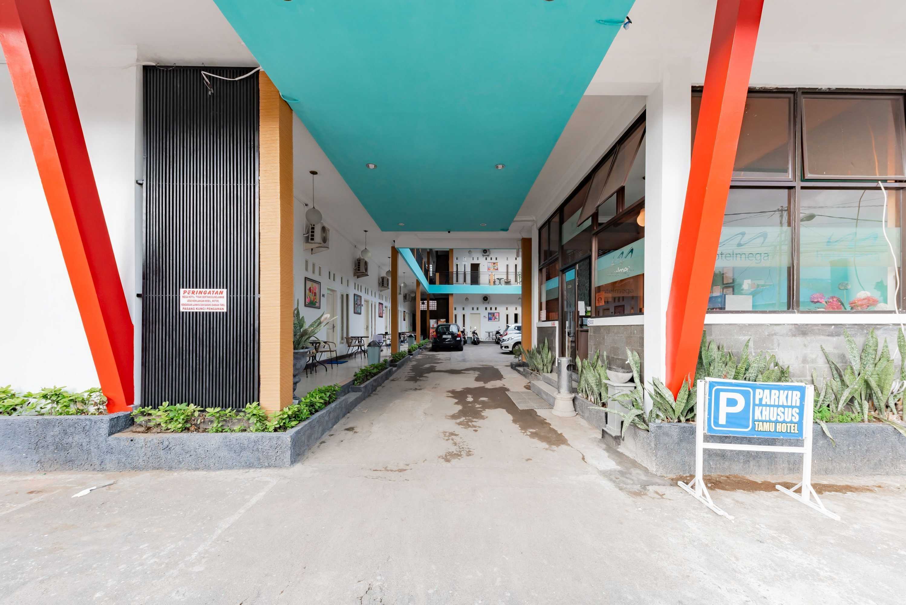 Gift card for Reddoorz Near Kejaksan Station Cirebon Gift card for Reddoorz Near Kejaksan Station Cirebon