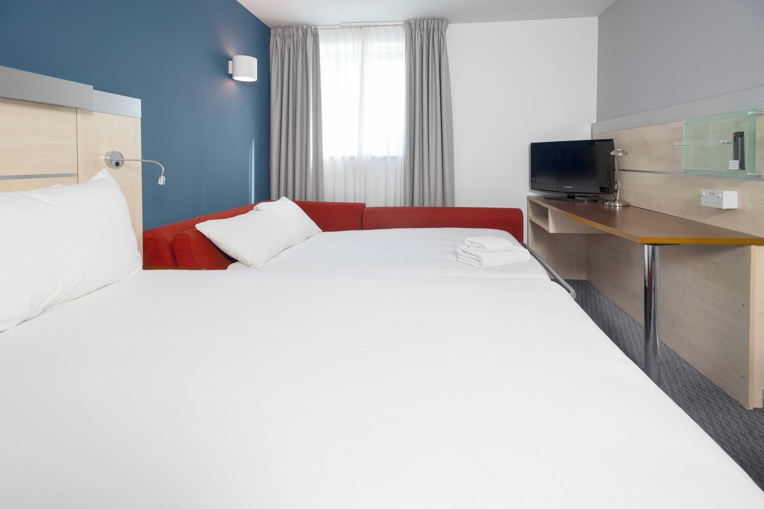 Gift card for Holiday Inn Express Swindon City Centre by Ihg Gift card for Holiday Inn Express Swindon City Centre by Ihg