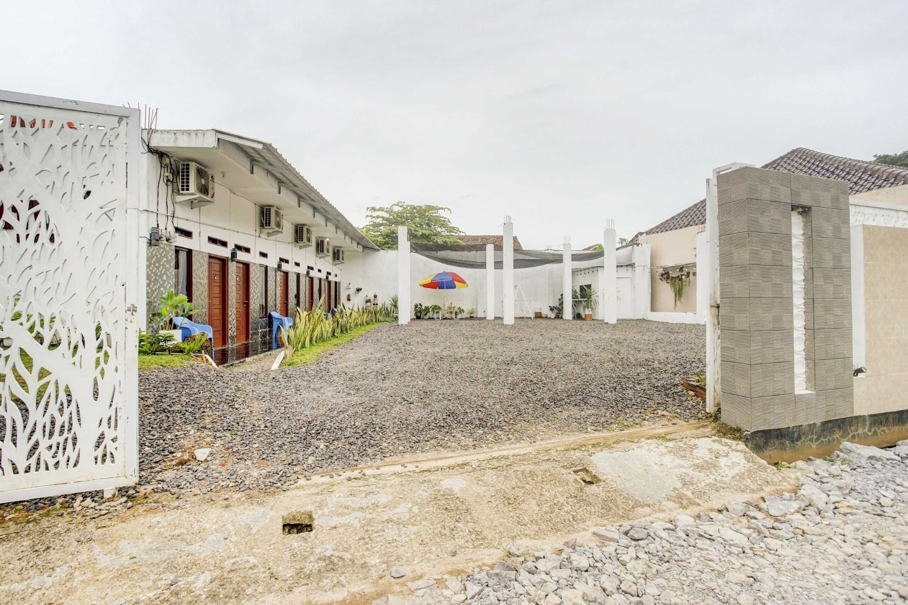 Gift card for Oyo 90124 Oemah Ratu Hostel Syariah Gift card for Oyo 90124 Oemah Ratu Hostel Syariah