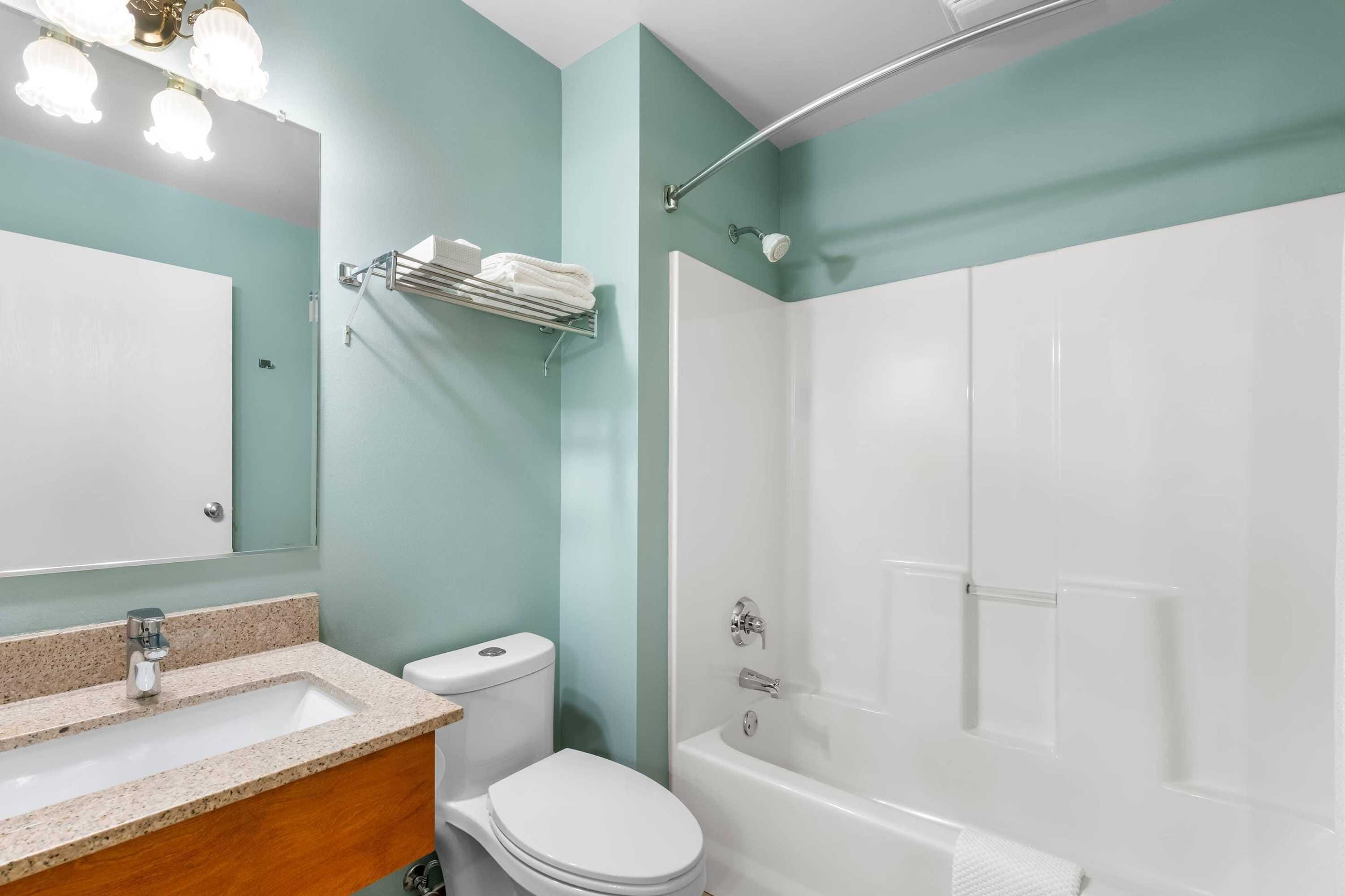 Gift card for Econo Lodge Inn & Suites Eau Claire South
