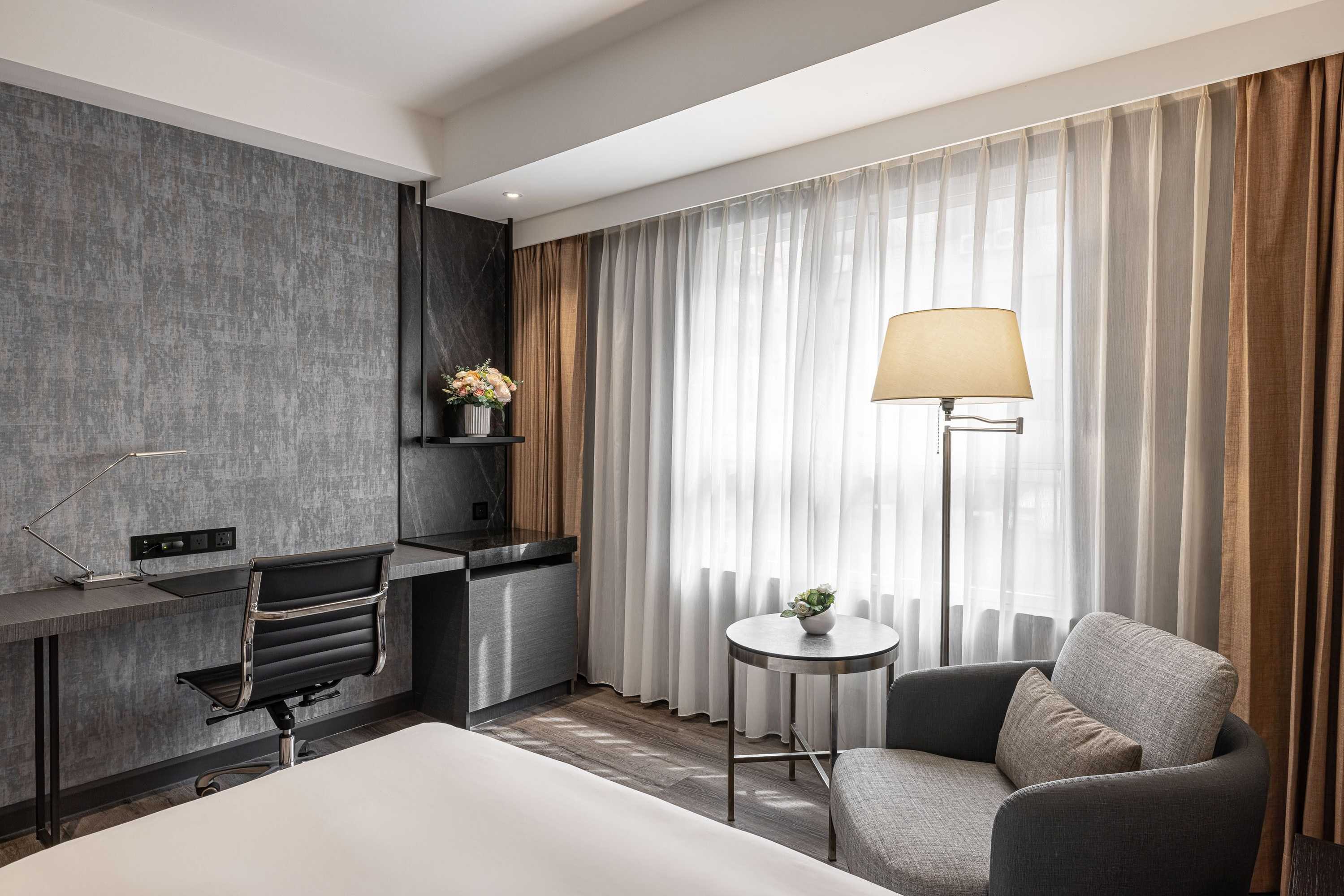 Gift card for Lakeshore Hotel Metropolis