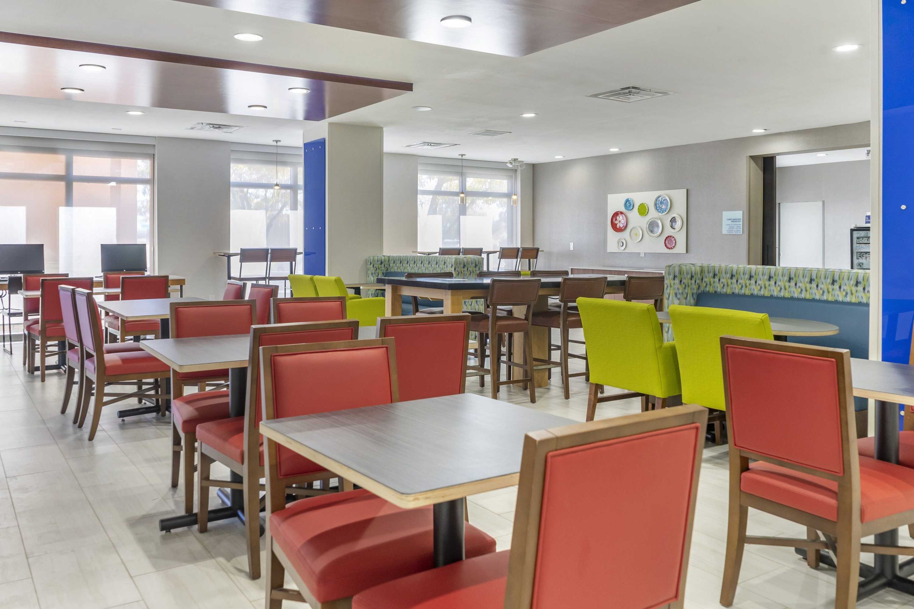 Gift card for Holiday Inn Express Hotel & Suites Albuquerque Midtown by Ihg Gift card for Holiday Inn Express Hotel & Suites Albuquerque Midtown by Ihg
