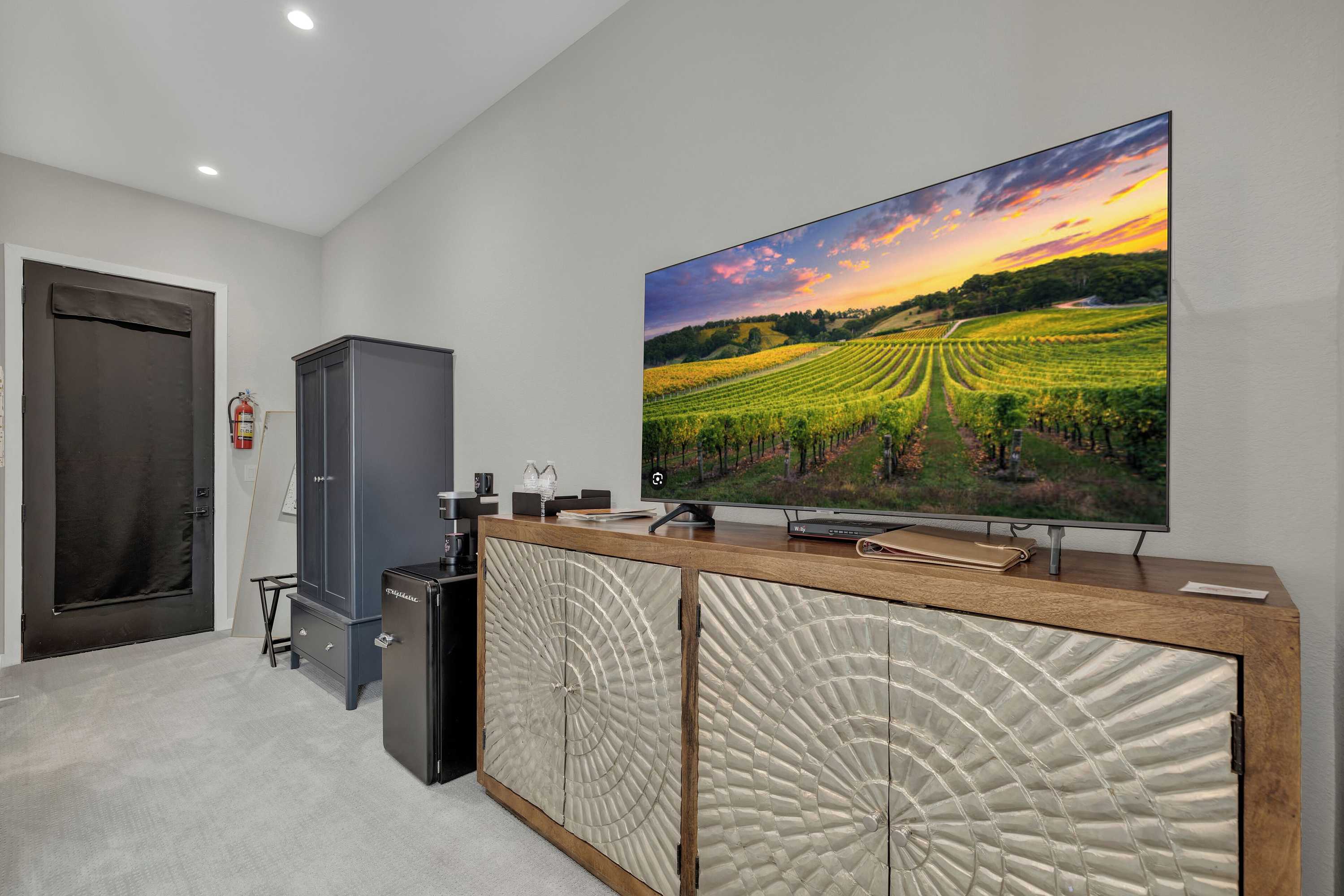 Gift card for The Bentley Hotel - Marilyn Monroe Room - Hill Country View