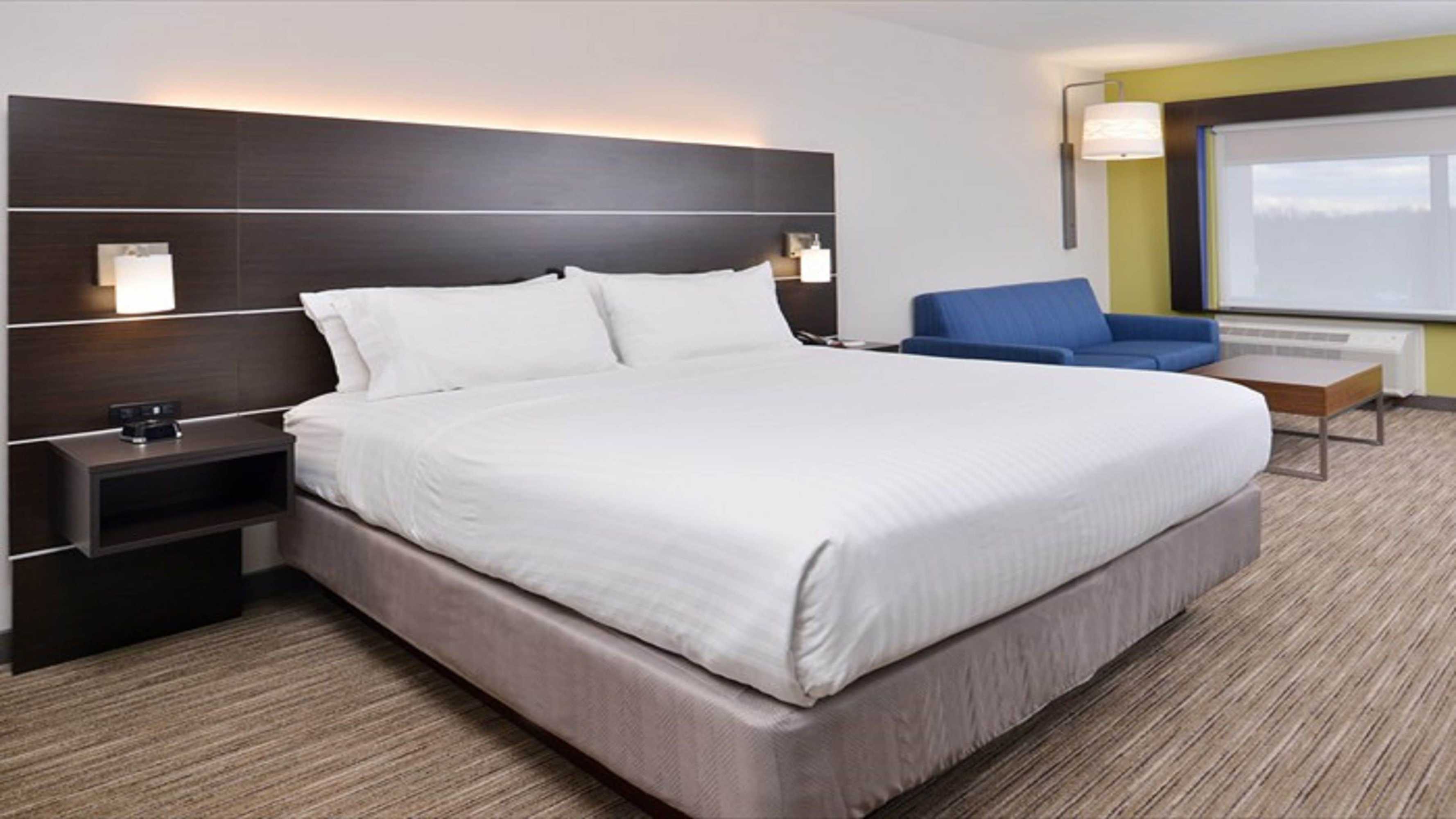 Gift card for Holiday Inn Express & Suites Parkersburg East by Ihg Gift card for Holiday Inn Express & Suites Parkersburg East by Ihg