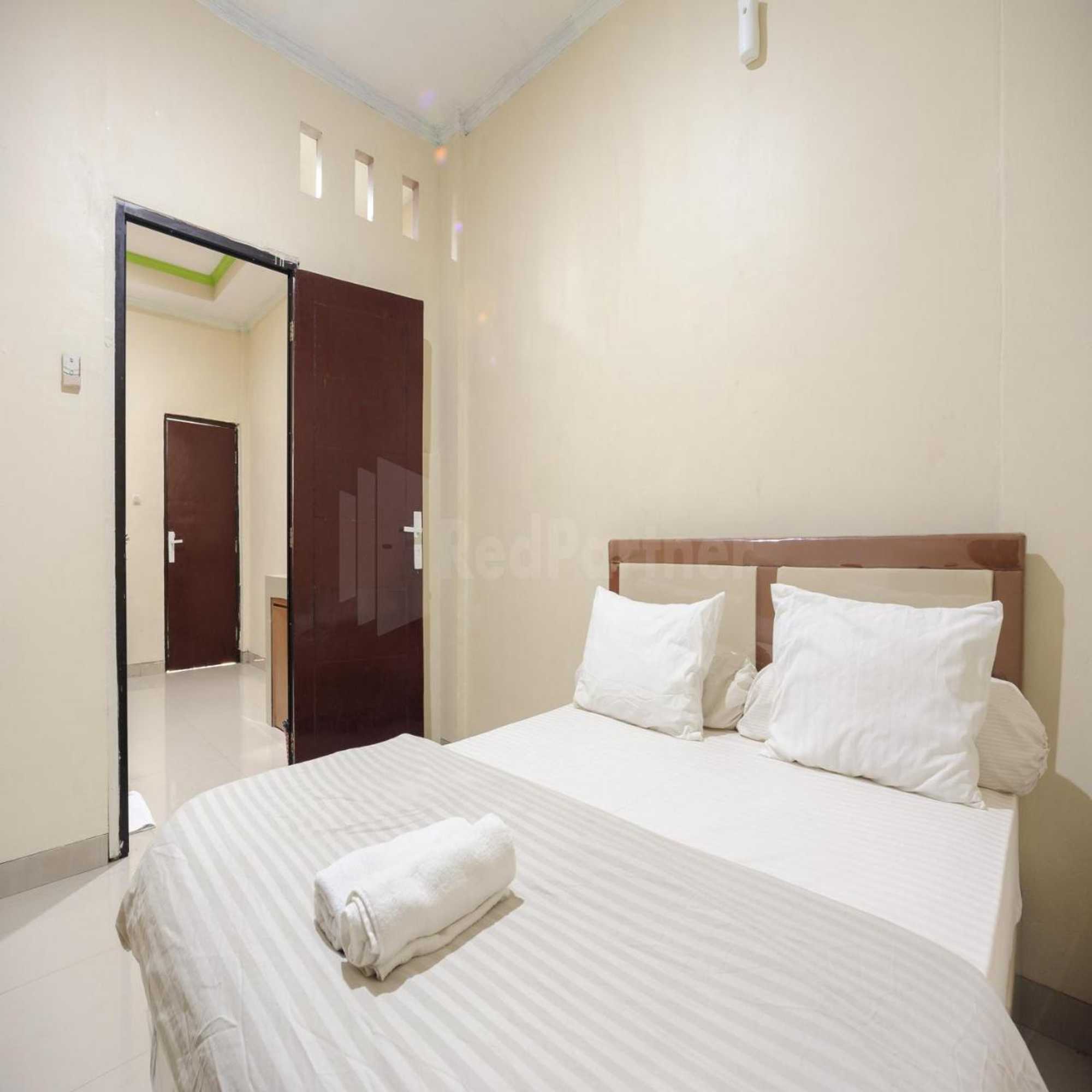 Gift card for Srb Near Mall Ciputra Cibubur Mitra Reddoorz