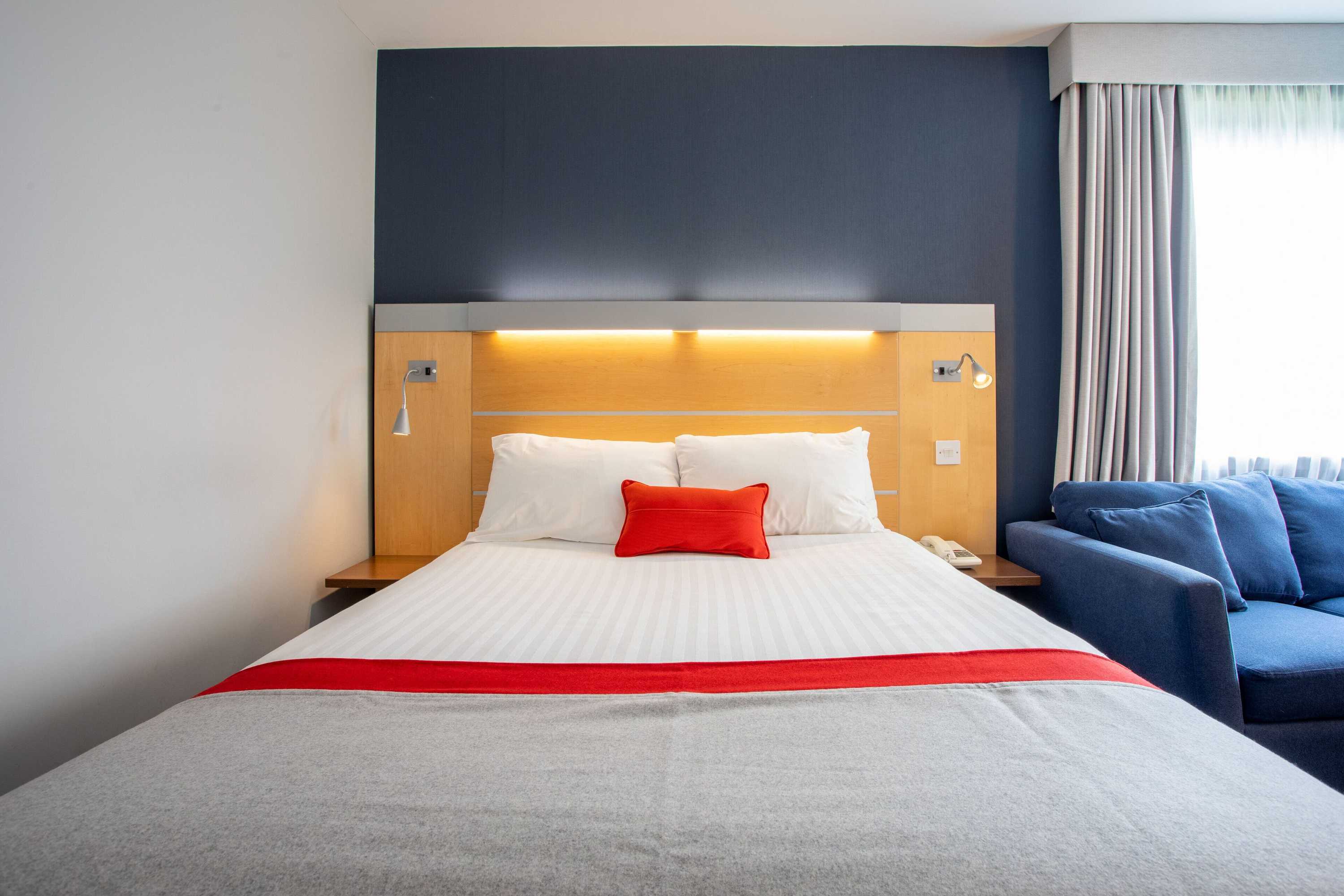 Gift card for Holiday Inn Express Dunfermline by Ihg Gift card for Holiday Inn Express Dunfermline by Ihg