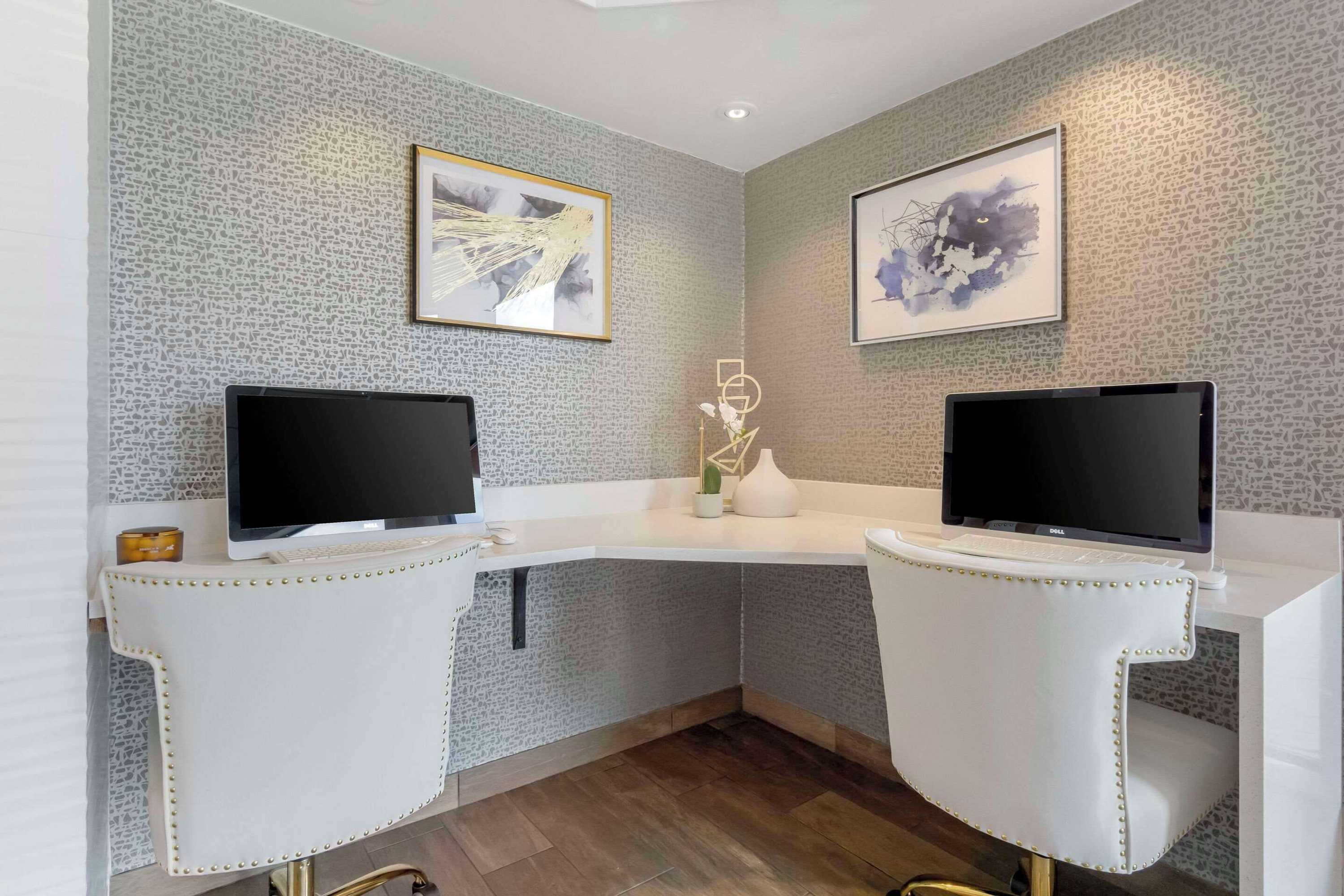 Gift card for Comfort Inn & Suites Pacific - Auburn