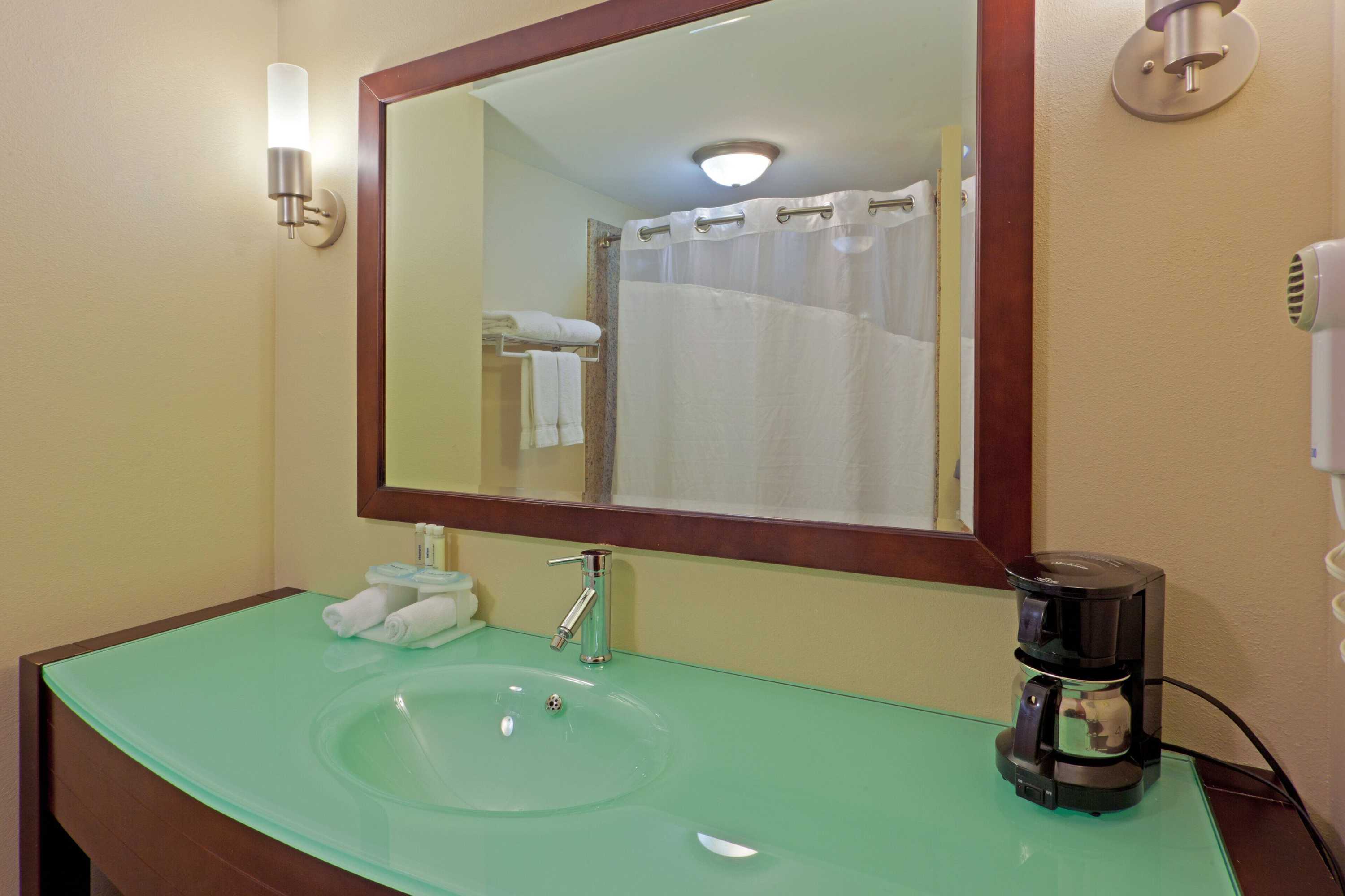 Gift card for Holiday Inn Express Suites Charleston by Ihg Gift card for Holiday Inn Express Suites Charleston by Ihg