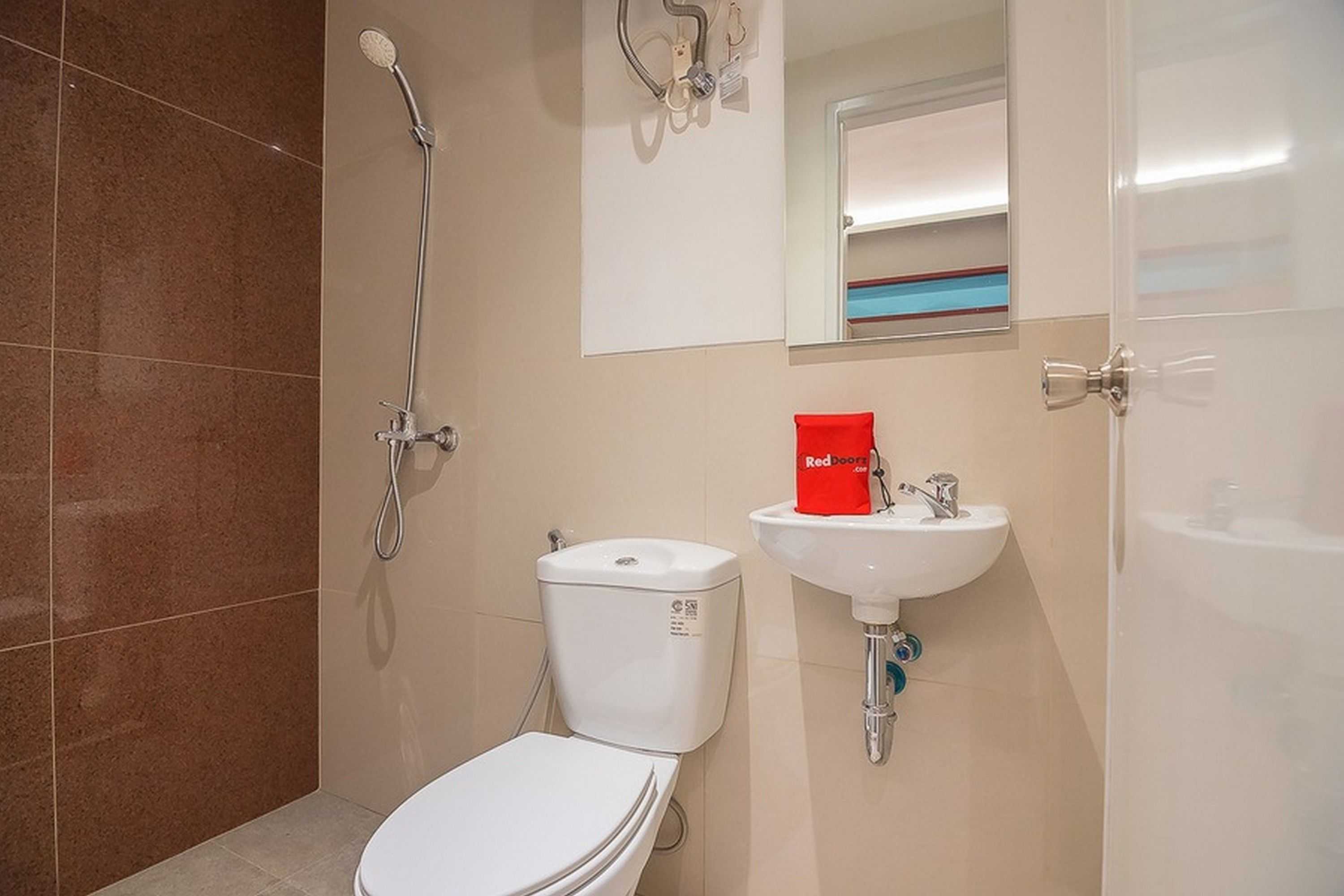 Gift card for Reddoorz Near Taman Rejomulyo