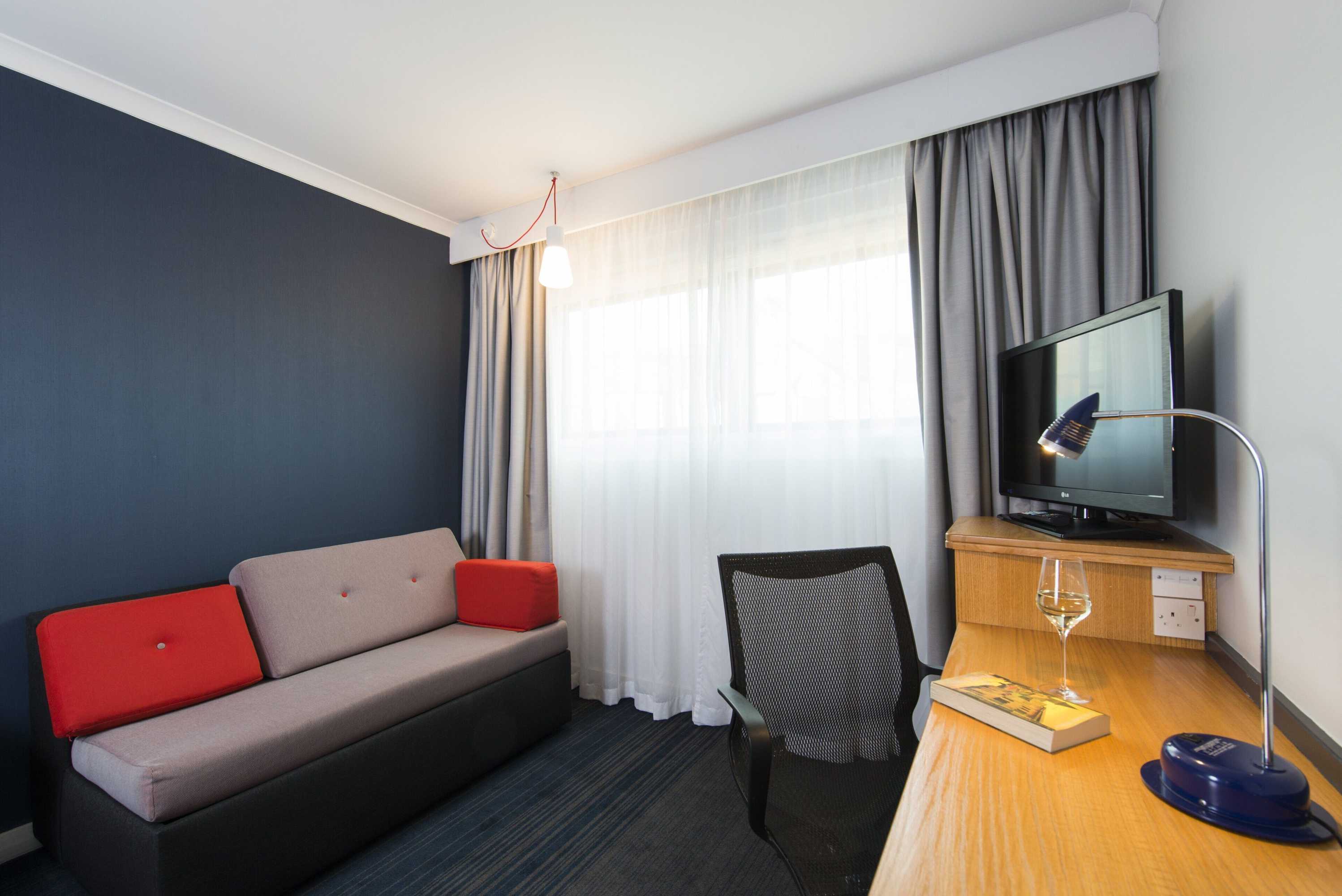Gift card for Holiday Inn Express Birmingham - Oldbury by Ihg Gift card for Holiday Inn Express Birmingham - Oldbury by Ihg