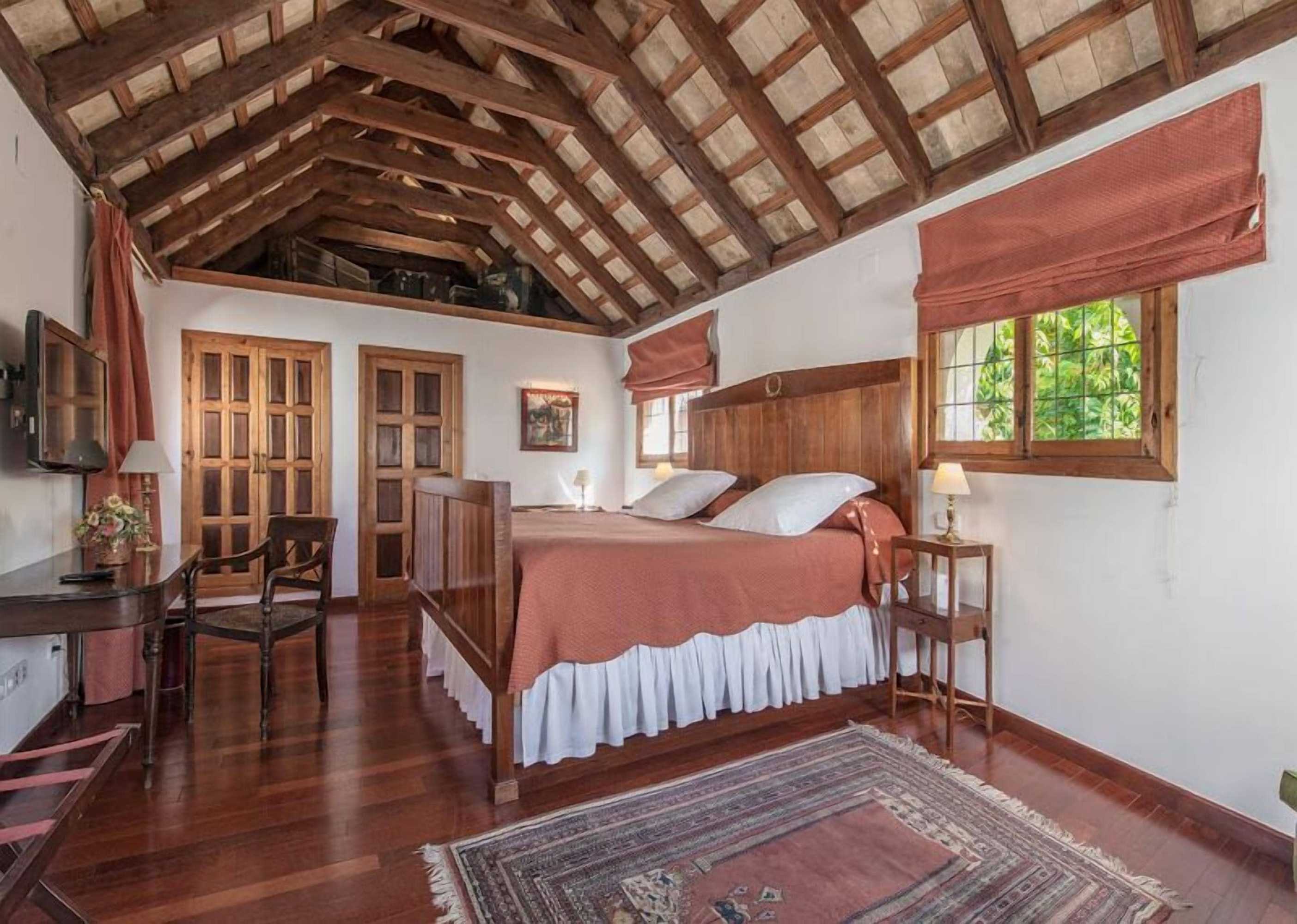 Gift card for Las Casas de la Judería, Sevilla Historic City Center