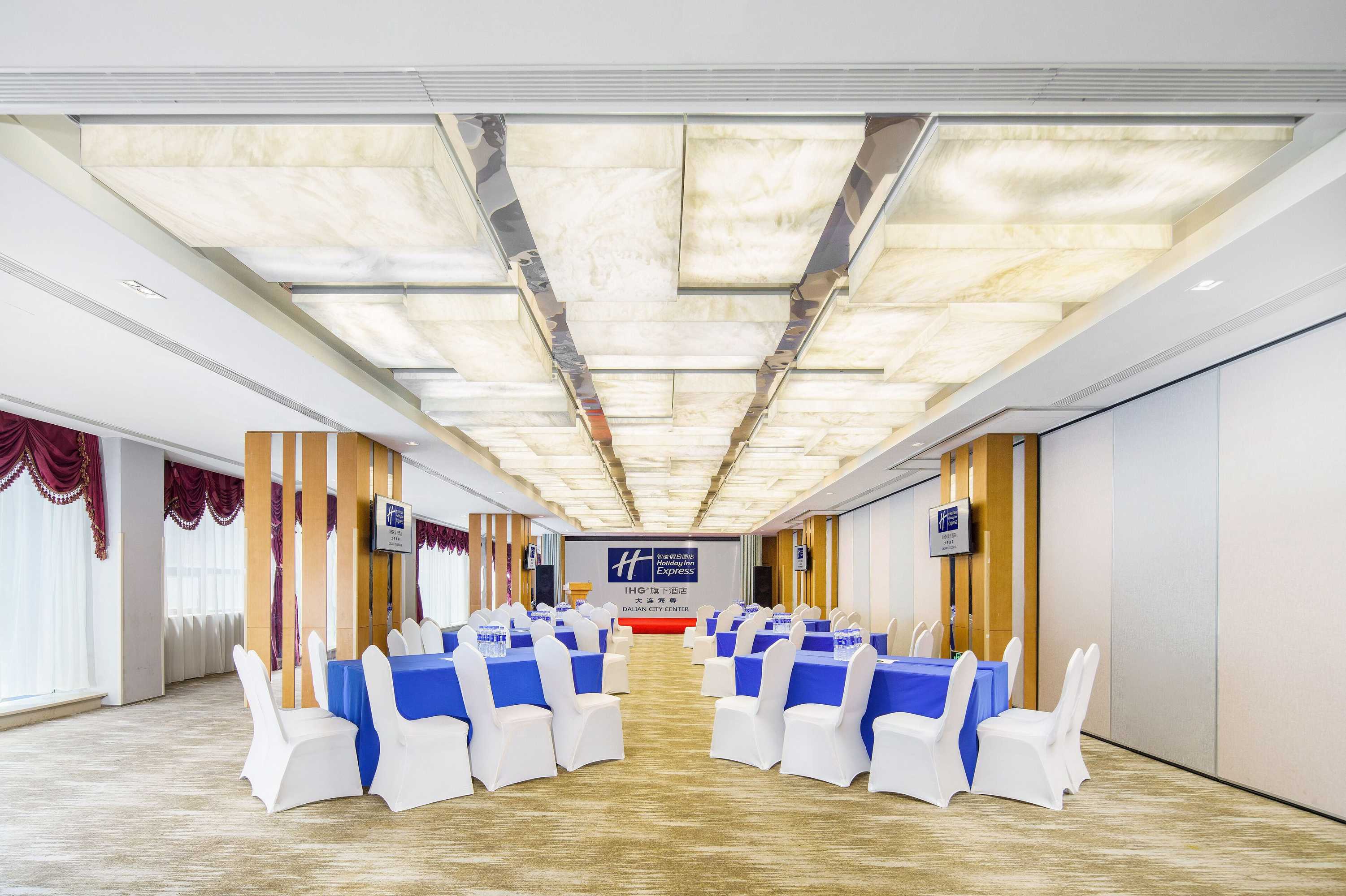 Gift card for Holiday Inn Express Dalian City Centre by Ihg Gift card for Holiday Inn Express Dalian City Centre by Ihg