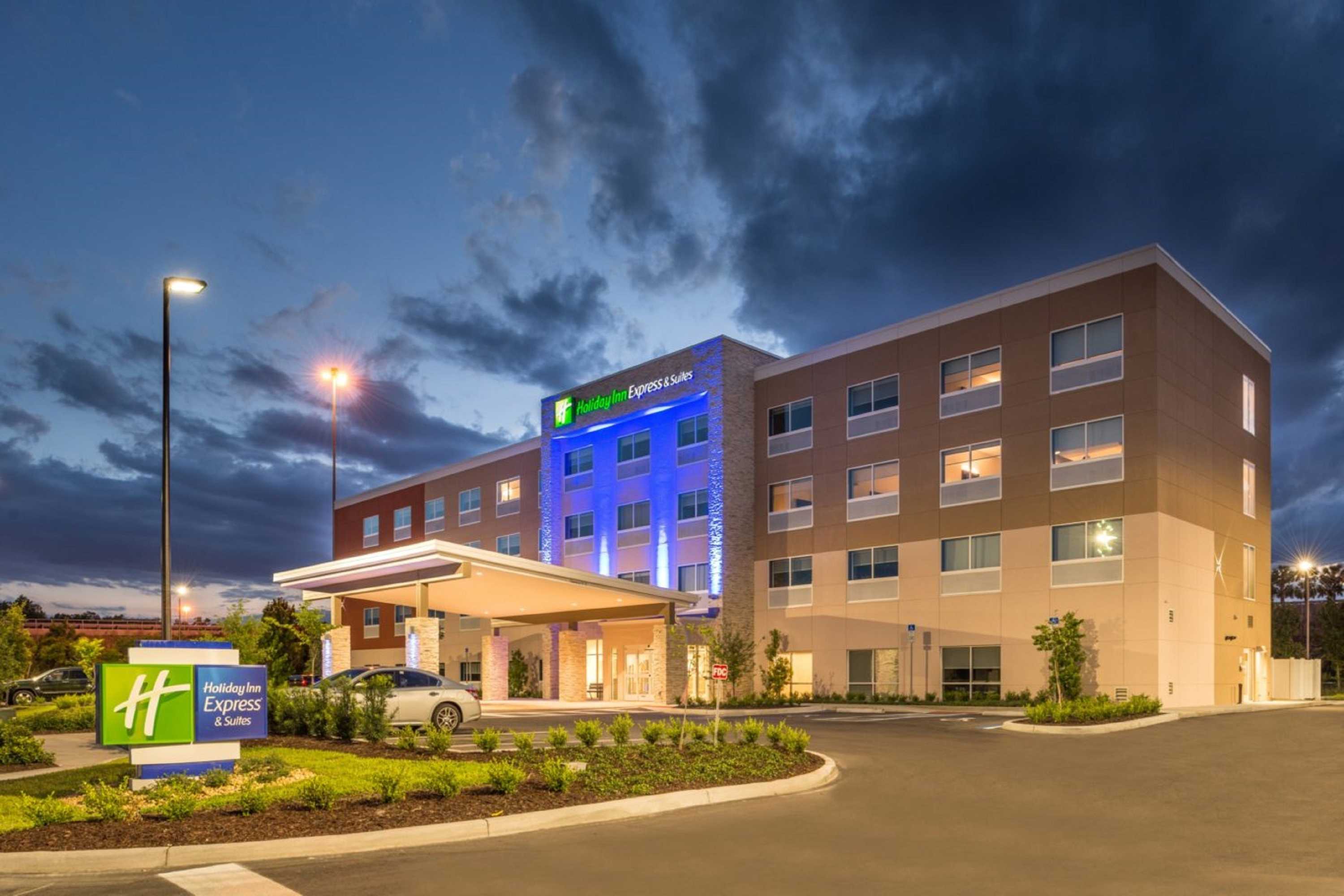 Gift card for Holiday Inn Express & Suites Tampa North - Wesley Chapel by Ihg Gift card for Holiday Inn Express & Suites Tampa North - Wesley Chapel by Ihg