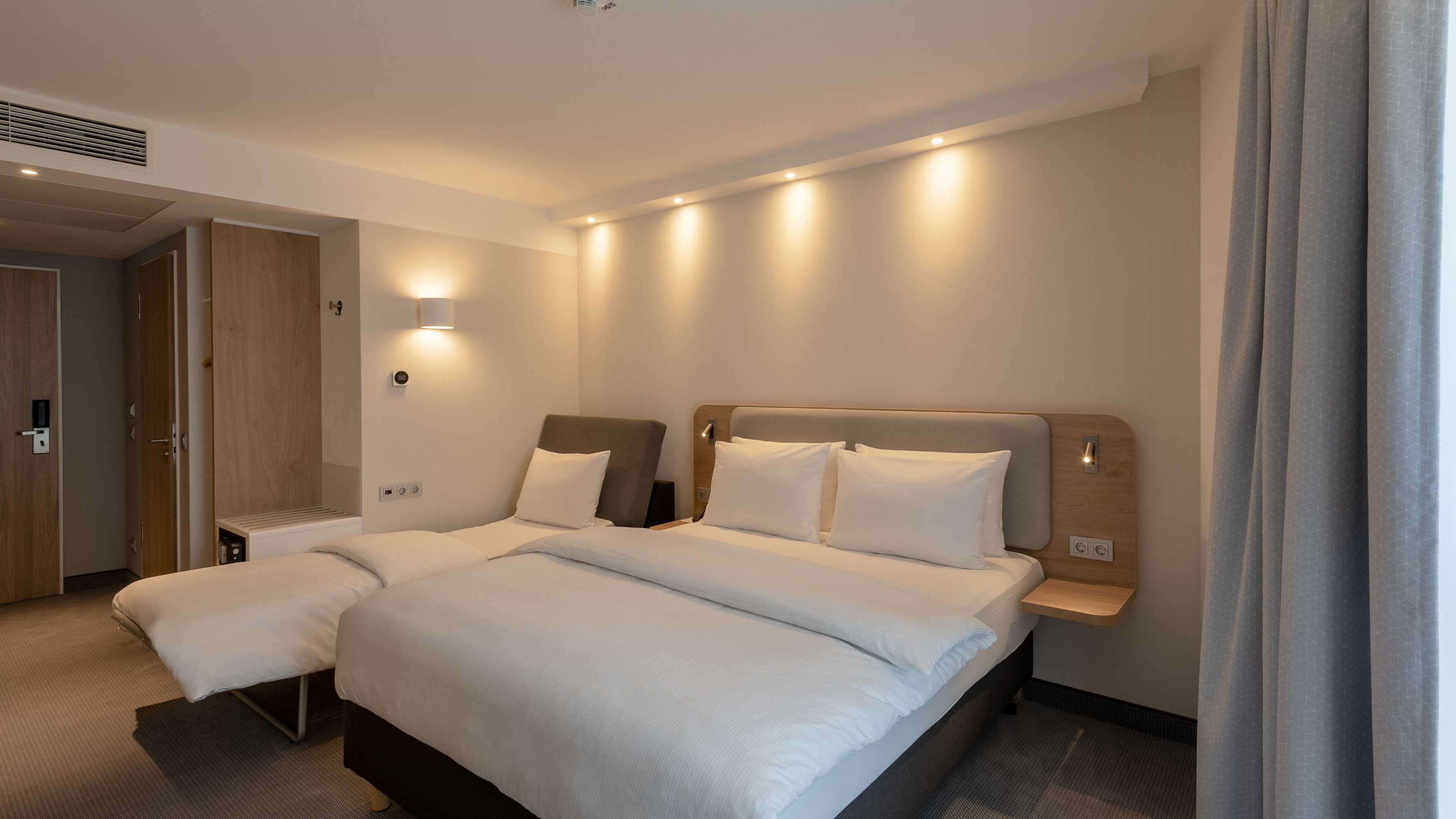Gift card for Holiday Inn Express Offenbach by Ihg Gift card for Holiday Inn Express Offenbach by Ihg