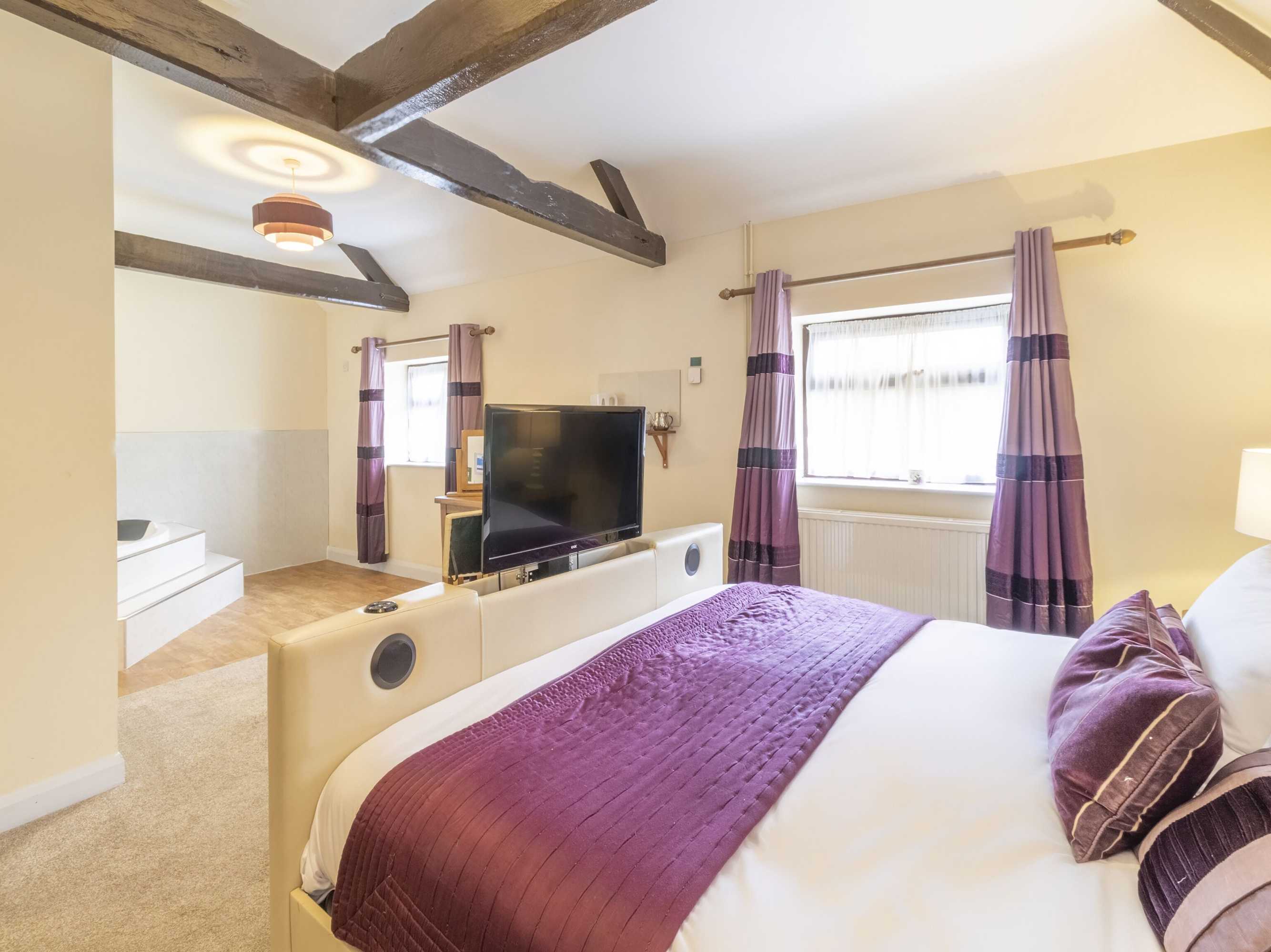 Gift card for Oyo Elm Farm Country House, Norwich Airport