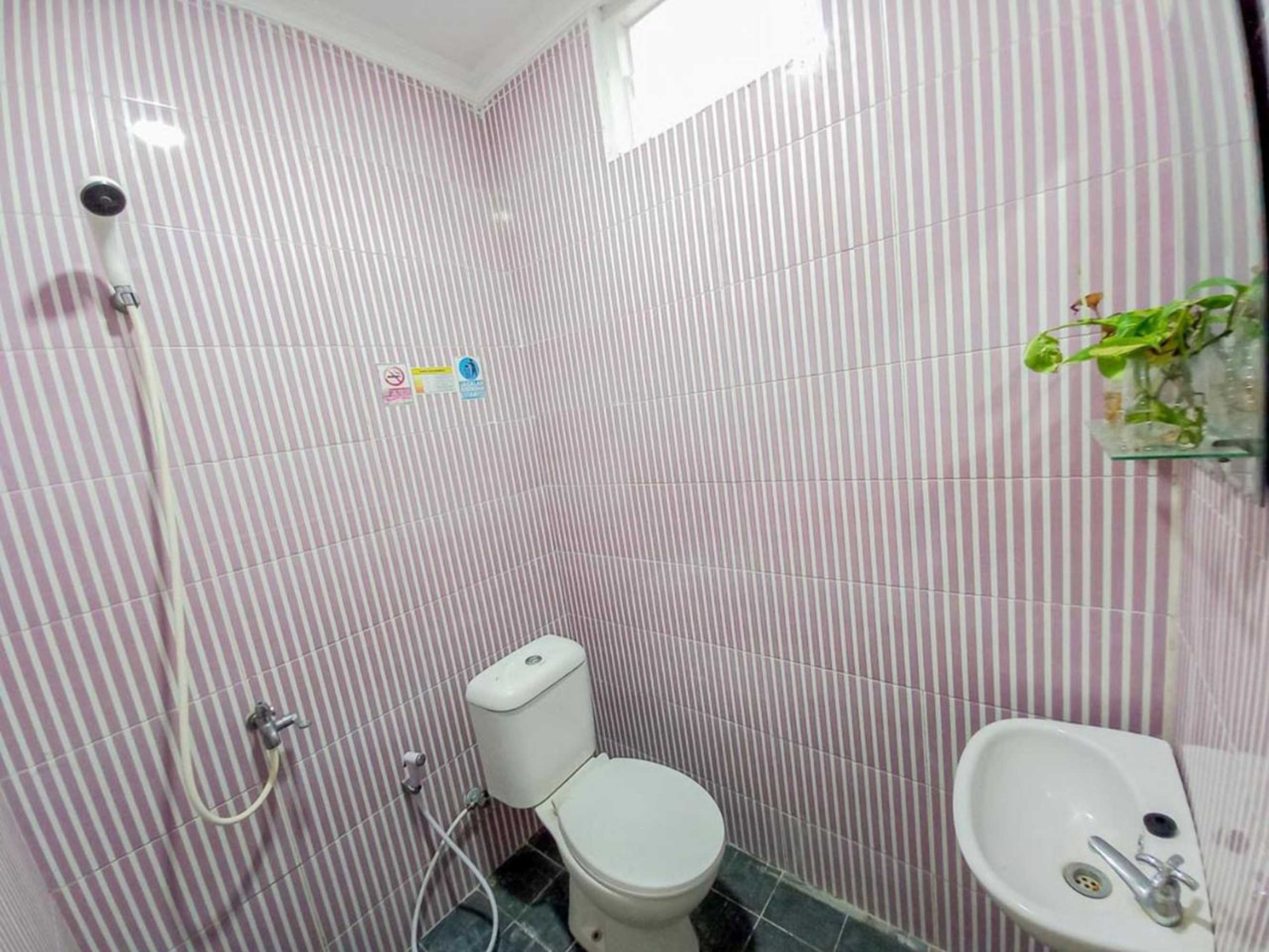 Gift card for Homestay Bahari Near Wisata Bahari Tlocor Sidoarjo Mitra Reddoorz Gift card for Homestay Bahari Near Wisata Bahari Tlocor Sidoarjo Mitra Reddoorz