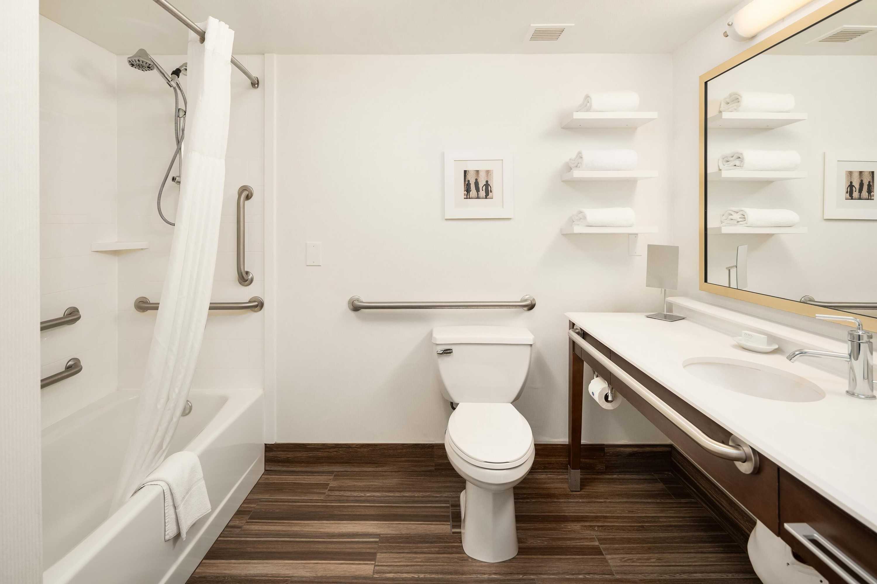 Gift card for Hampton Inn & Suites Seattle-North/lynnwood Gift card for Hampton Inn & Suites Seattle-North/lynnwood