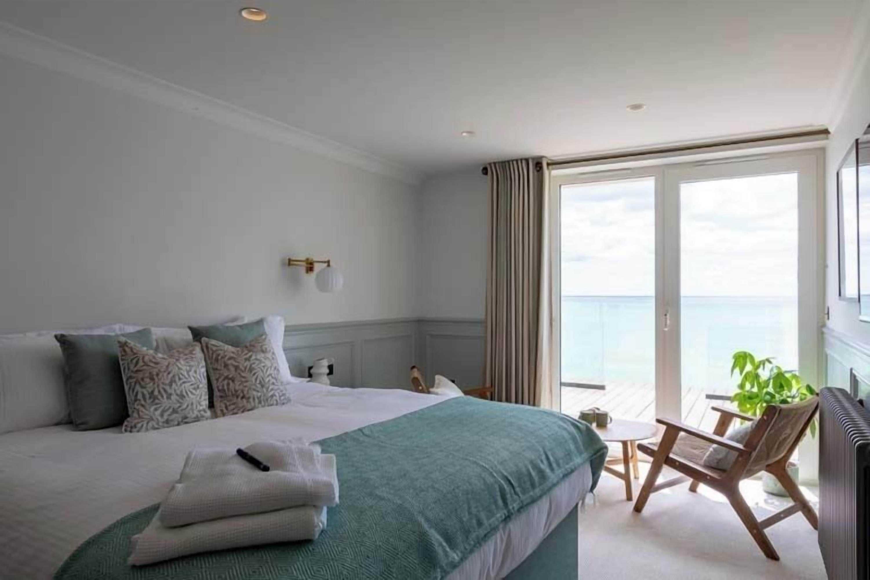 Gift card for Albion Hotel - Freshwater Bay Gift card for Albion Hotel - Freshwater Bay
