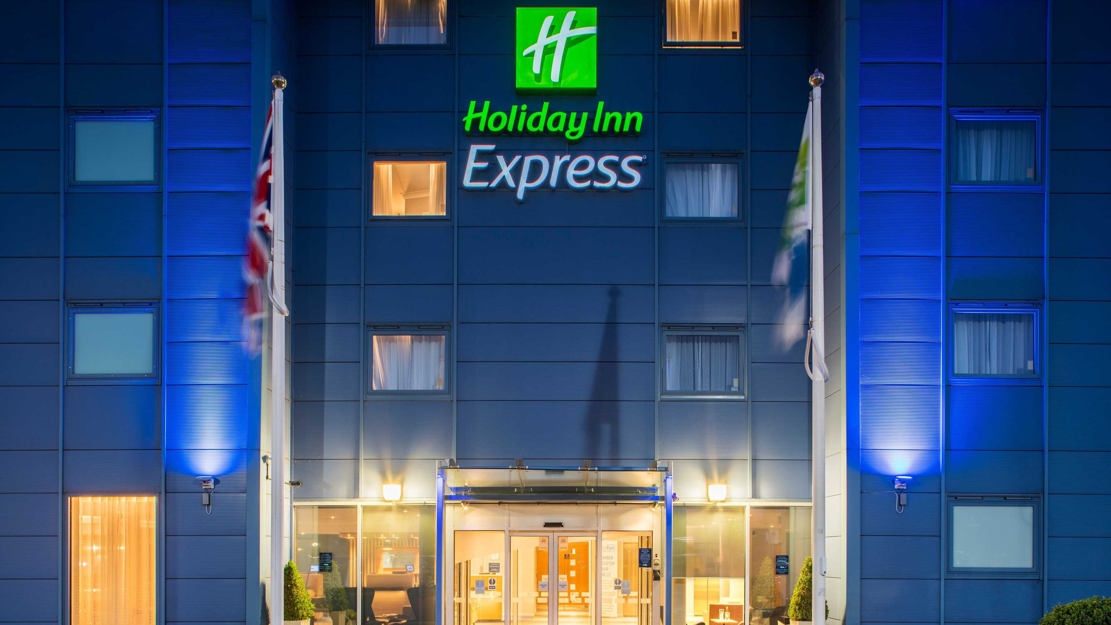 Gift card for Holiday Inn Express Oxford-Kassam Stadium by Ihg Gift card for Holiday Inn Express Oxford-Kassam Stadium by Ihg