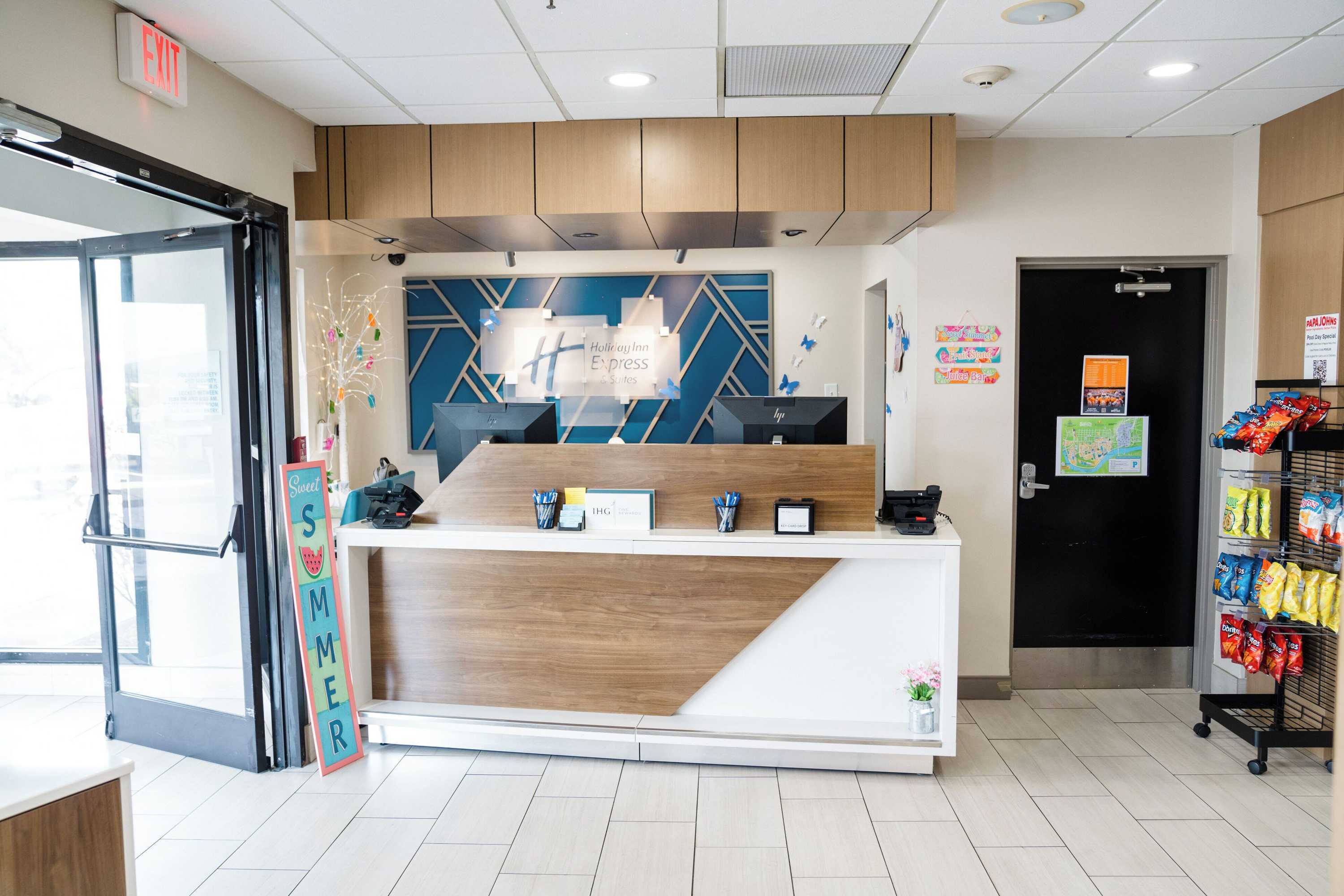 Gift card for Holiday Inn Express & Suites Knoxville-North-I-75 Exit 112 by Ihg Gift card for Holiday Inn Express & Suites Knoxville-North-I-75 Exit 112 by Ihg
