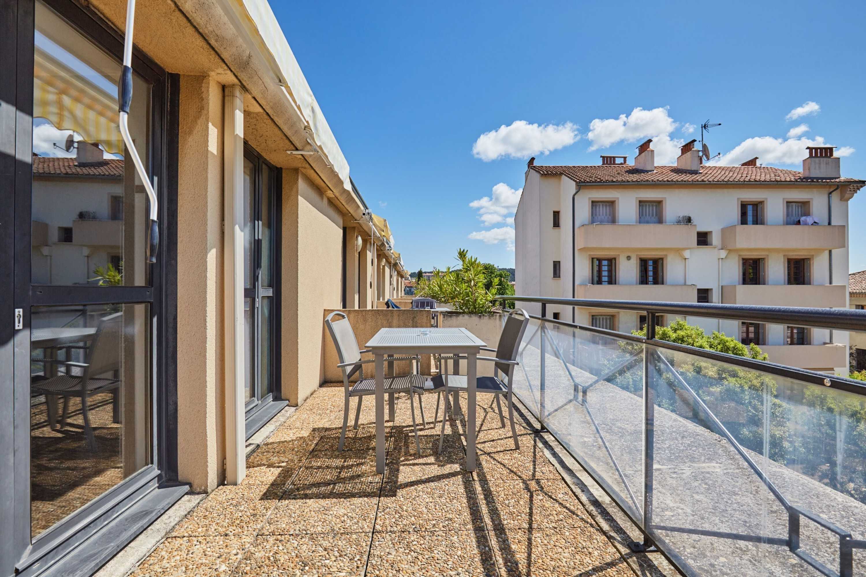 Gift card for Appart Hotel Odalys City Aix en Provence Les Floridianes Gift card for Appart Hotel Odalys City Aix en Provence Les Floridianes