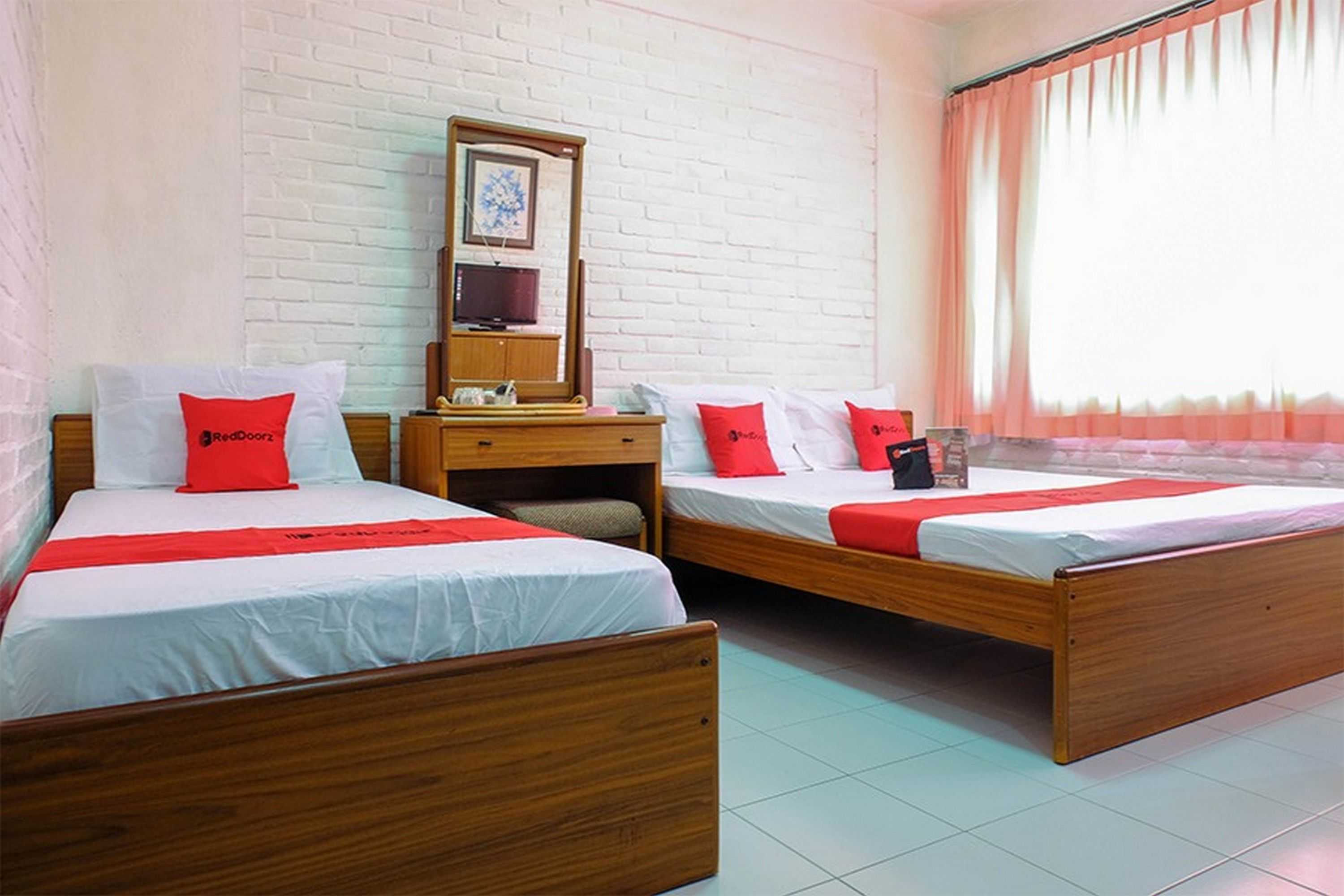 Gift card for Reddoorz Syariah Near Kopeng Treetop Adventure Gift card for Reddoorz Syariah Near Kopeng Treetop Adventure