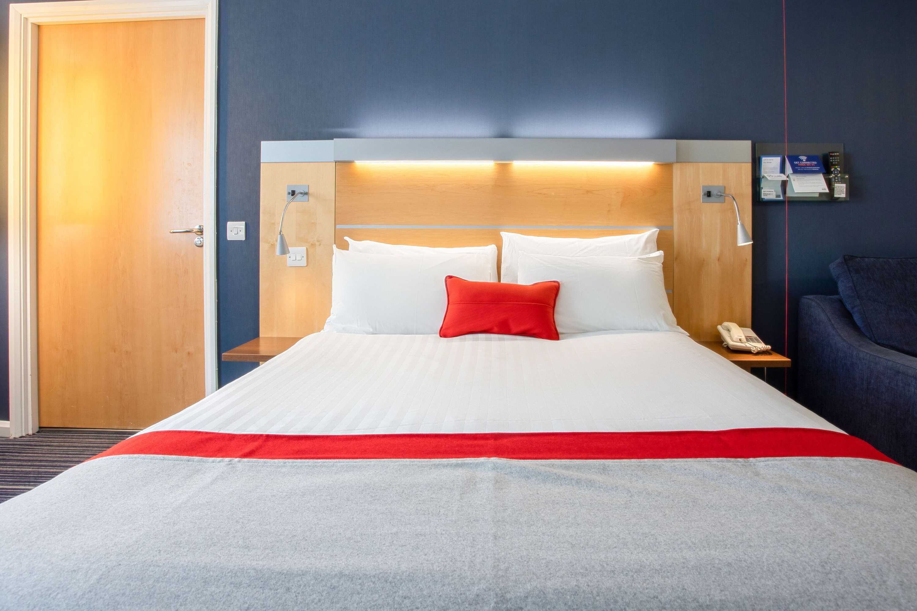 Gift card for Holiday Inn Express Dunfermline by Ihg Gift card for Holiday Inn Express Dunfermline by Ihg
