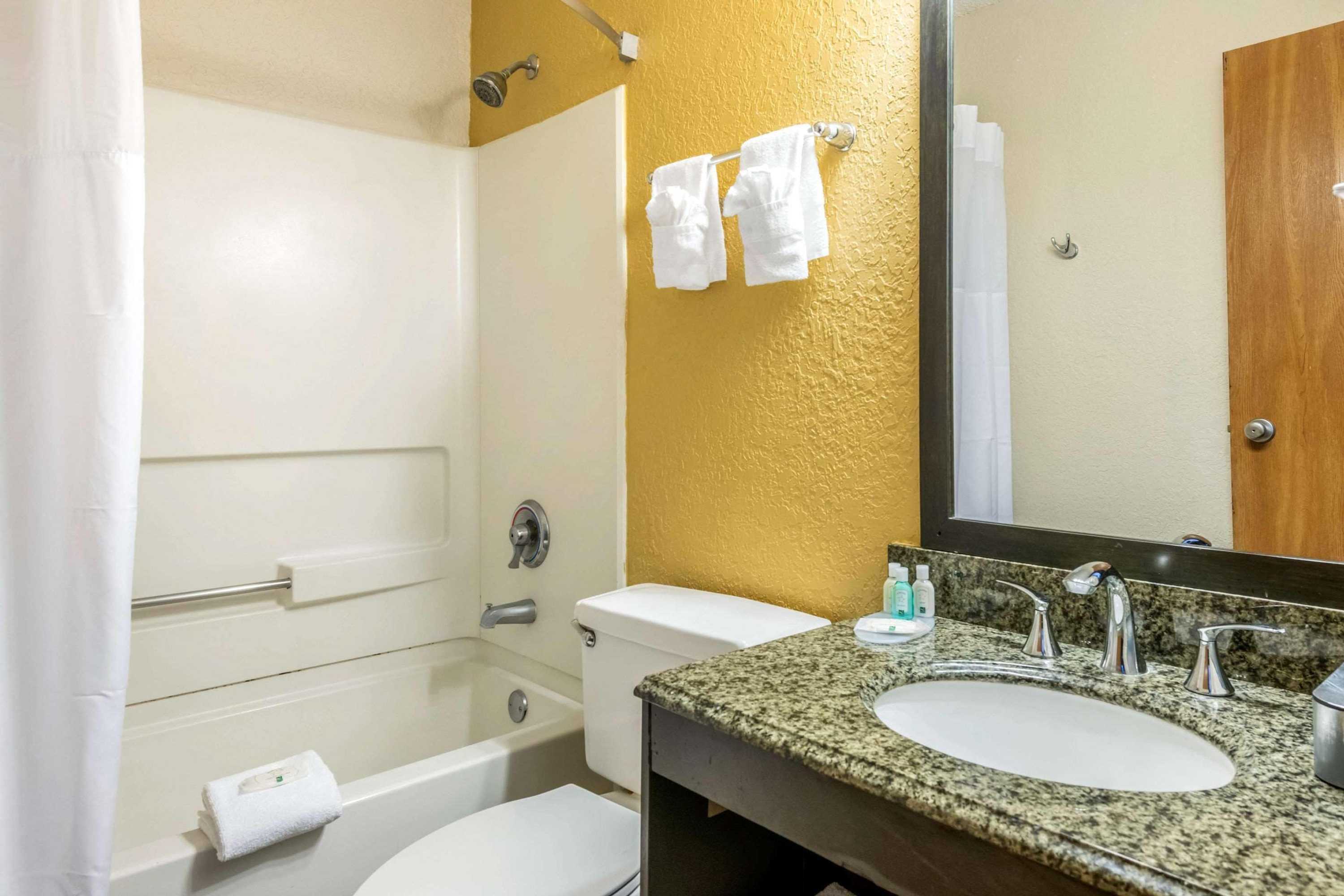 Gift card for Quality Inn & Suites Leesburg Chain of Lakes Gift card for Quality Inn & Suites Leesburg Chain of Lakes