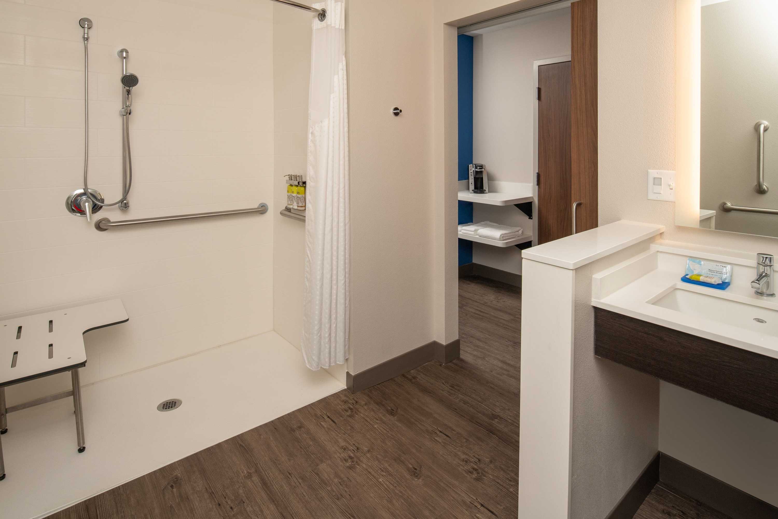 Gift card for Holiday Inn Express & Suites Camas - Vancouver by Ihg