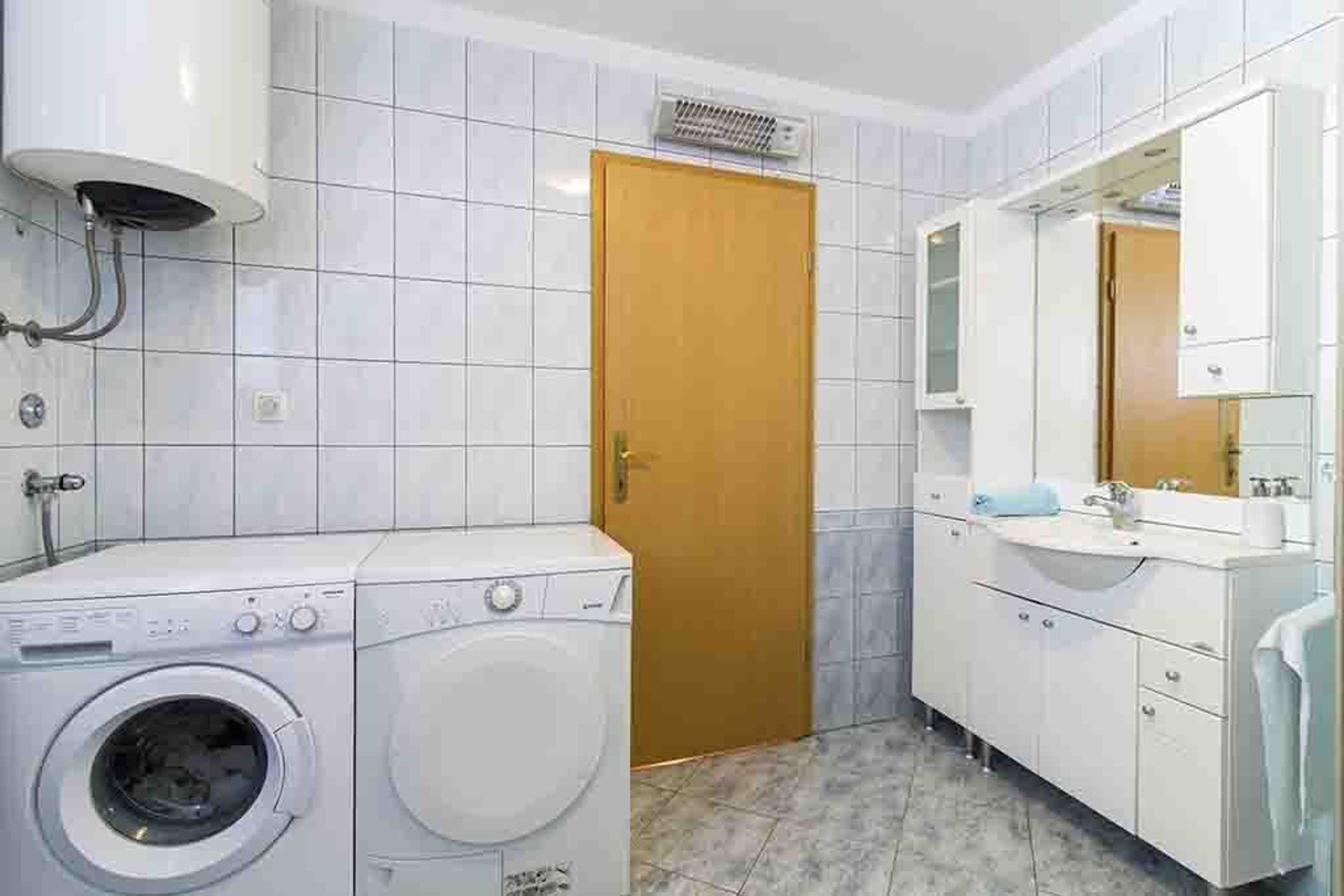 Gift card for Holiday House Emily With a Pool