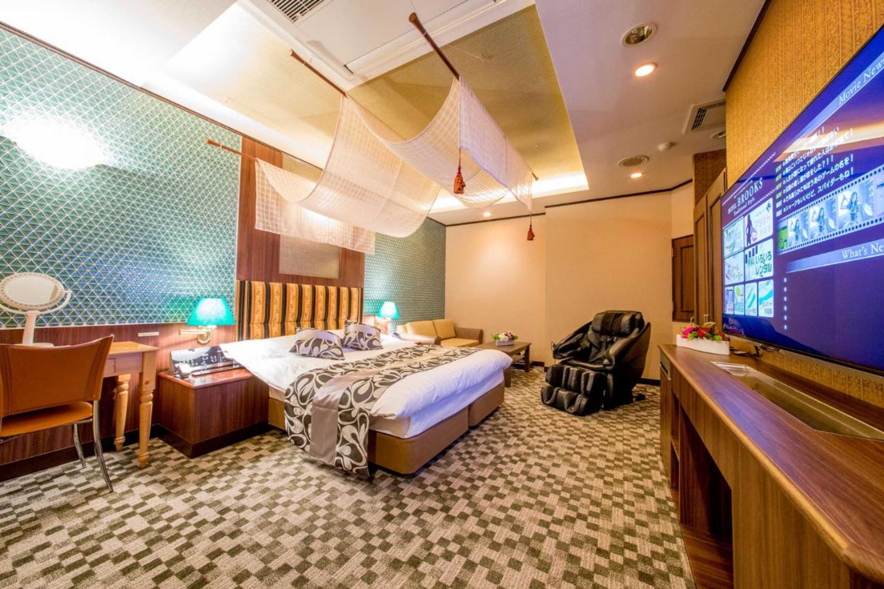 Gift card for Hotel Brooks (adult Only )