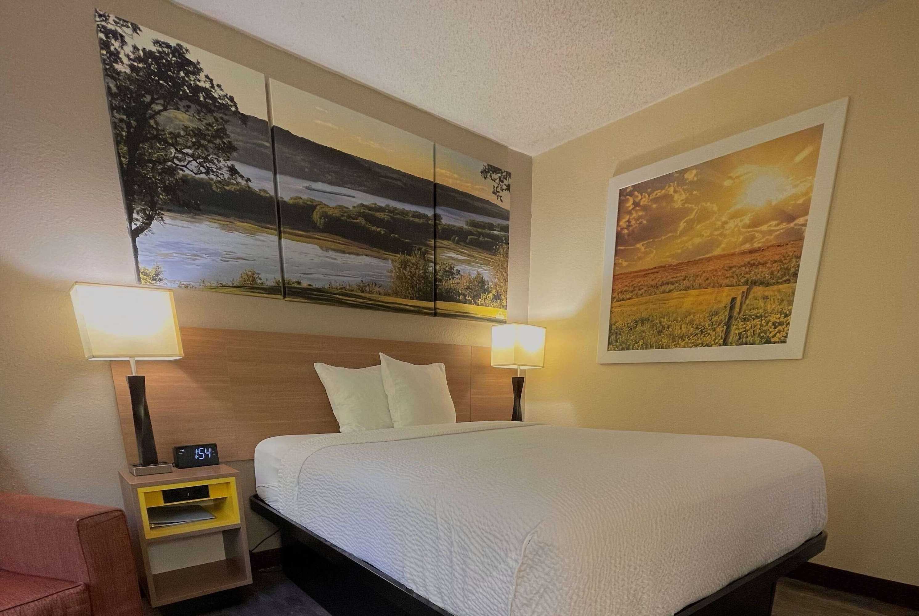 Gift card for Days Inn & Suites by Wyndham Kaukauna WI Gift card for Days Inn & Suites by Wyndham Kaukauna WI