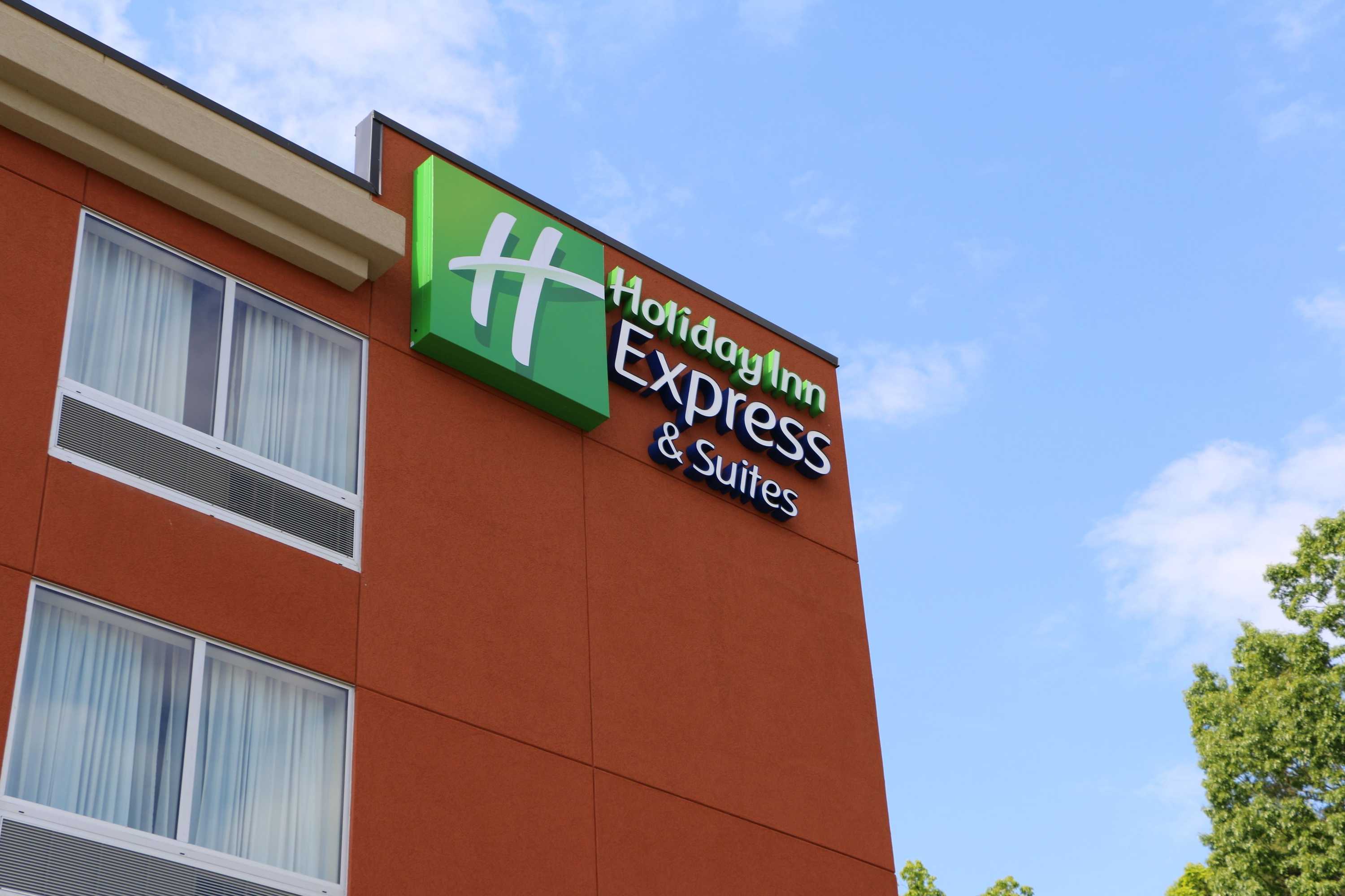 Gift card for Holiday Inn Express & Suites Hendersonville SE - Flat Rock by Ihg Gift card for Holiday Inn Express & Suites Hendersonville SE - Flat Rock by Ihg