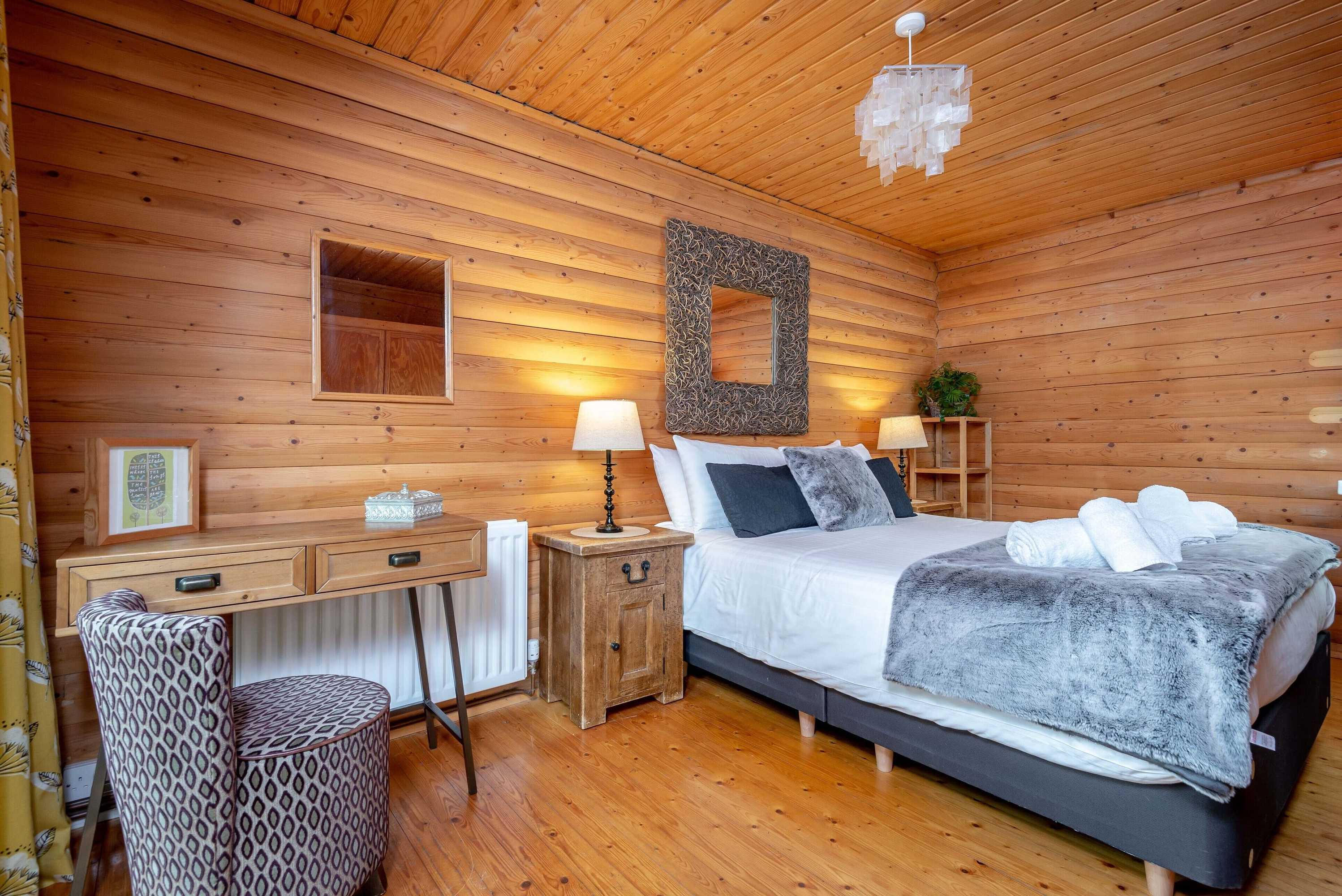 Gift card for Redlands Country Lodge - 3 Apartments With Hot Tubs