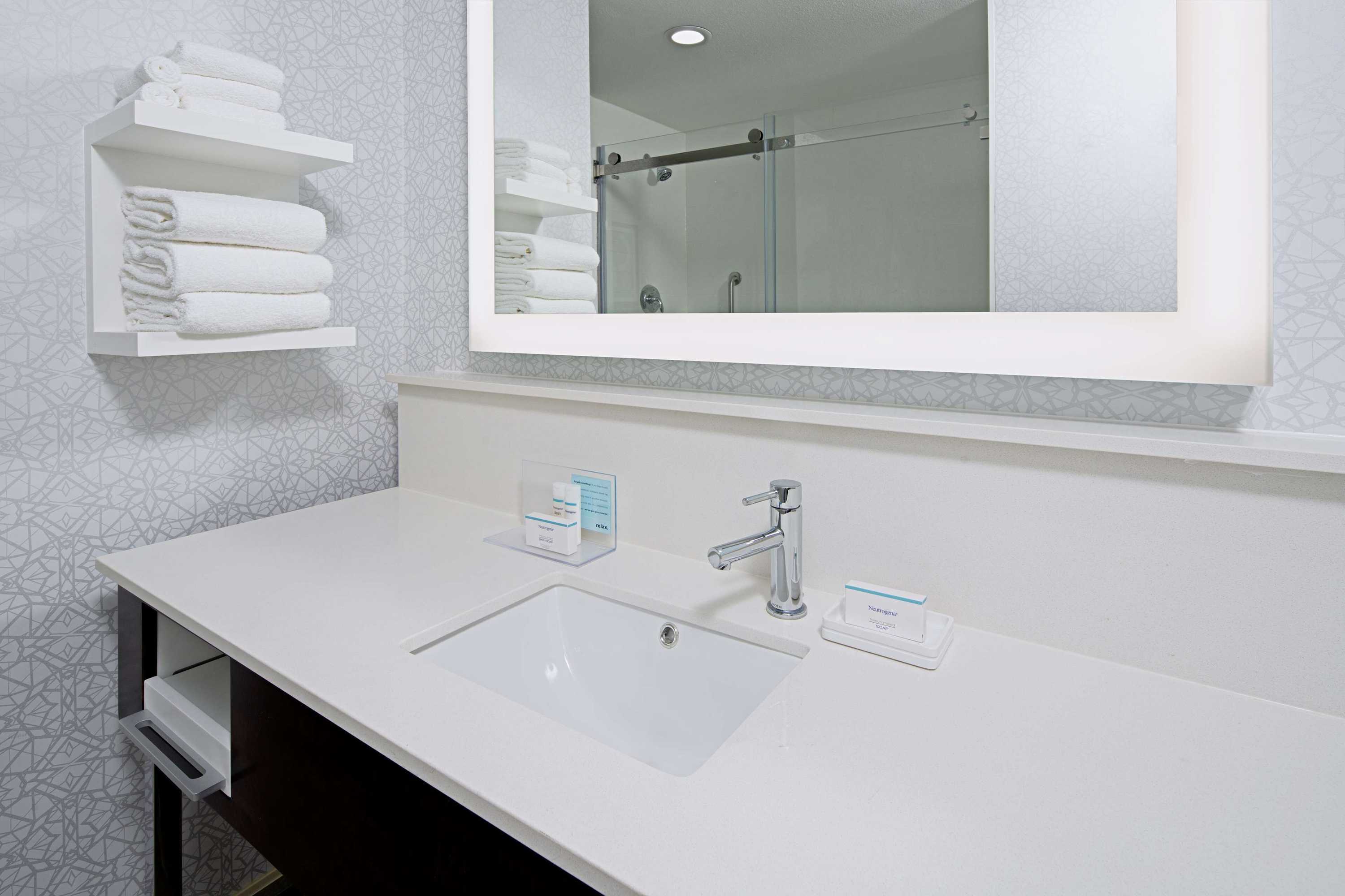 Gift card for Hampton Inn & Suites Gilroy