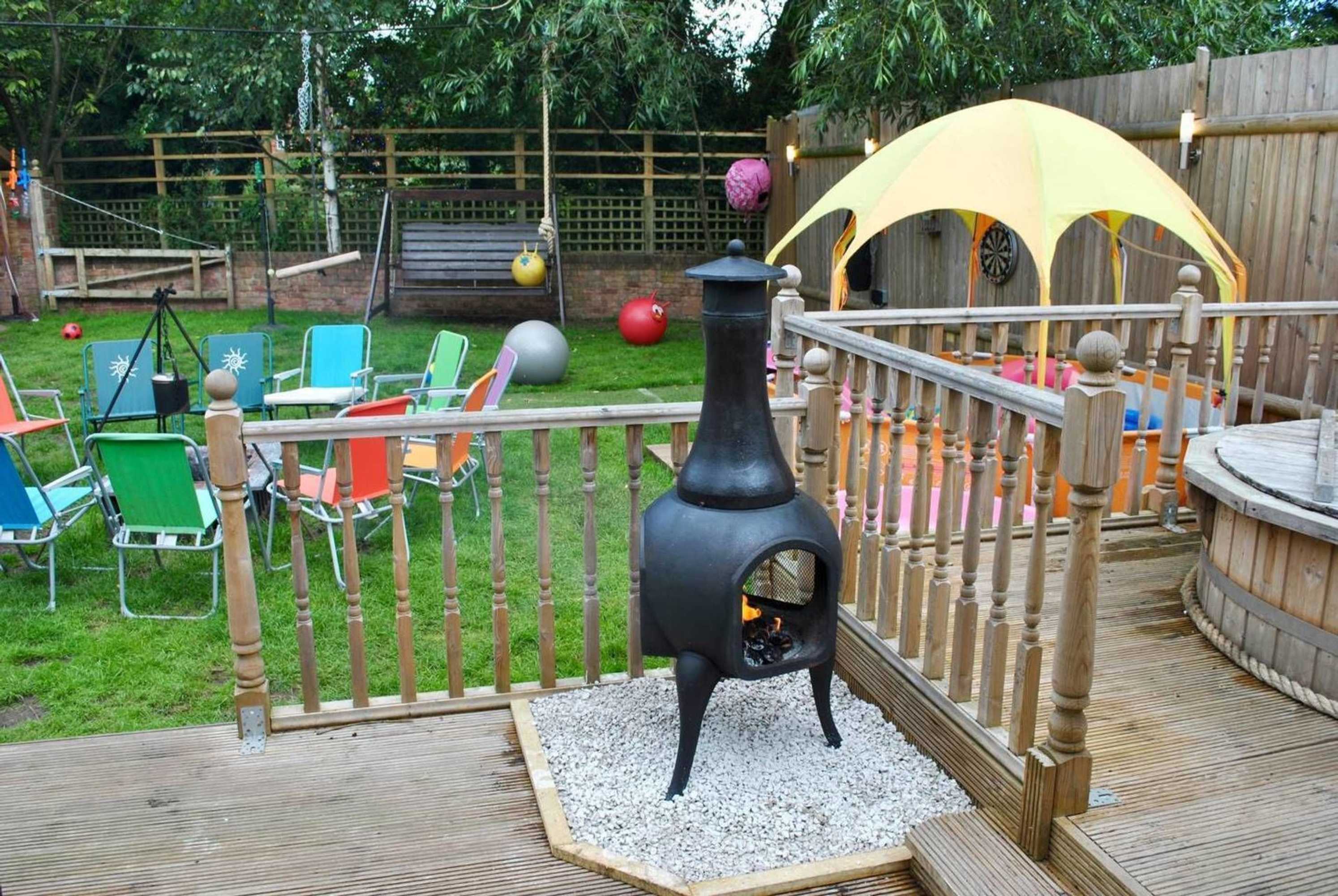 Gift card for Squirrel Barn. Hi-Spec. Hot Tub & Wifi. Sleeps 14 Gift card for Squirrel Barn. Hi-Spec. Hot Tub & Wifi. Sleeps 14
