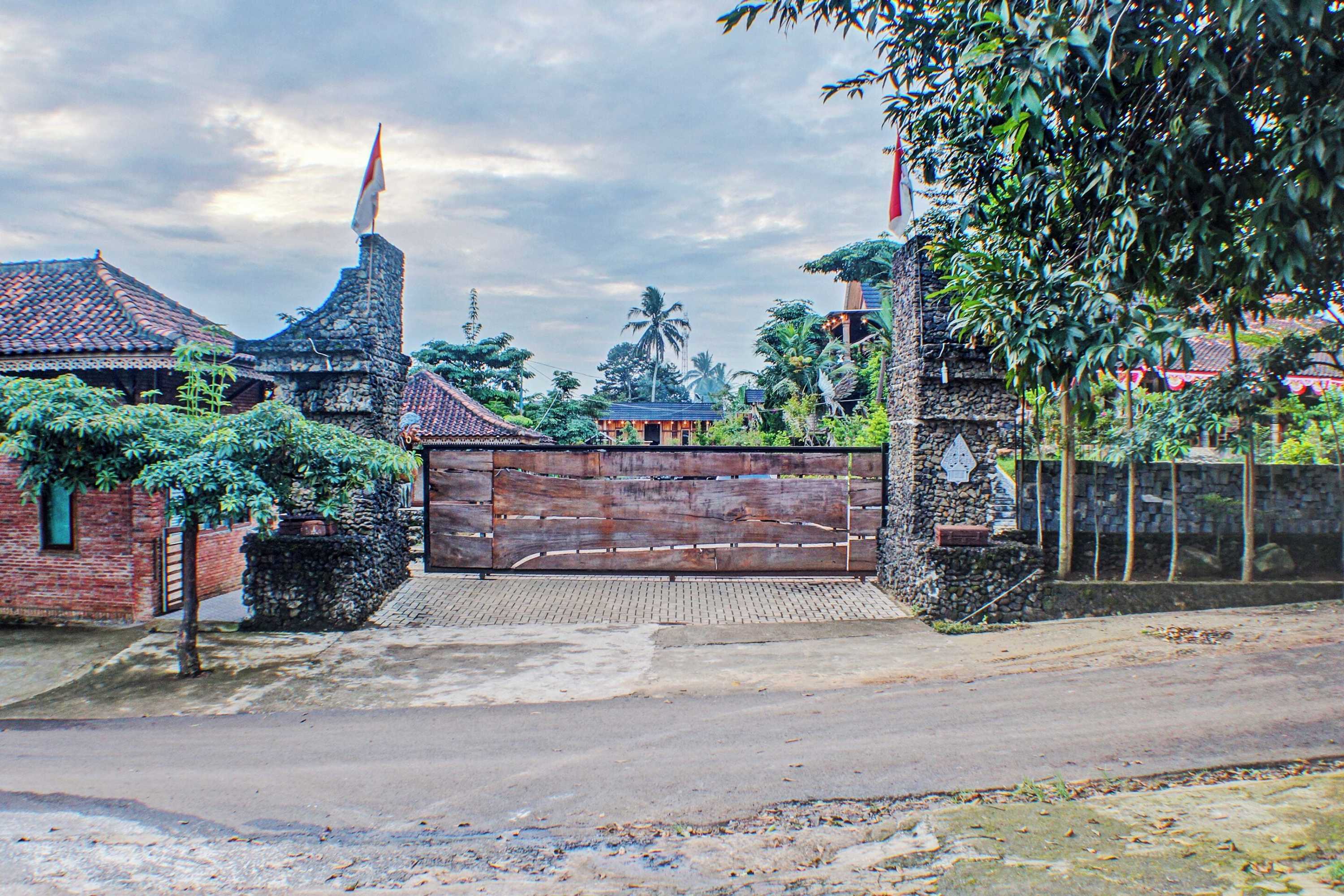 Gift card for Capital O 92681 Randu Mas Hotel & Resort Taman Purbakala