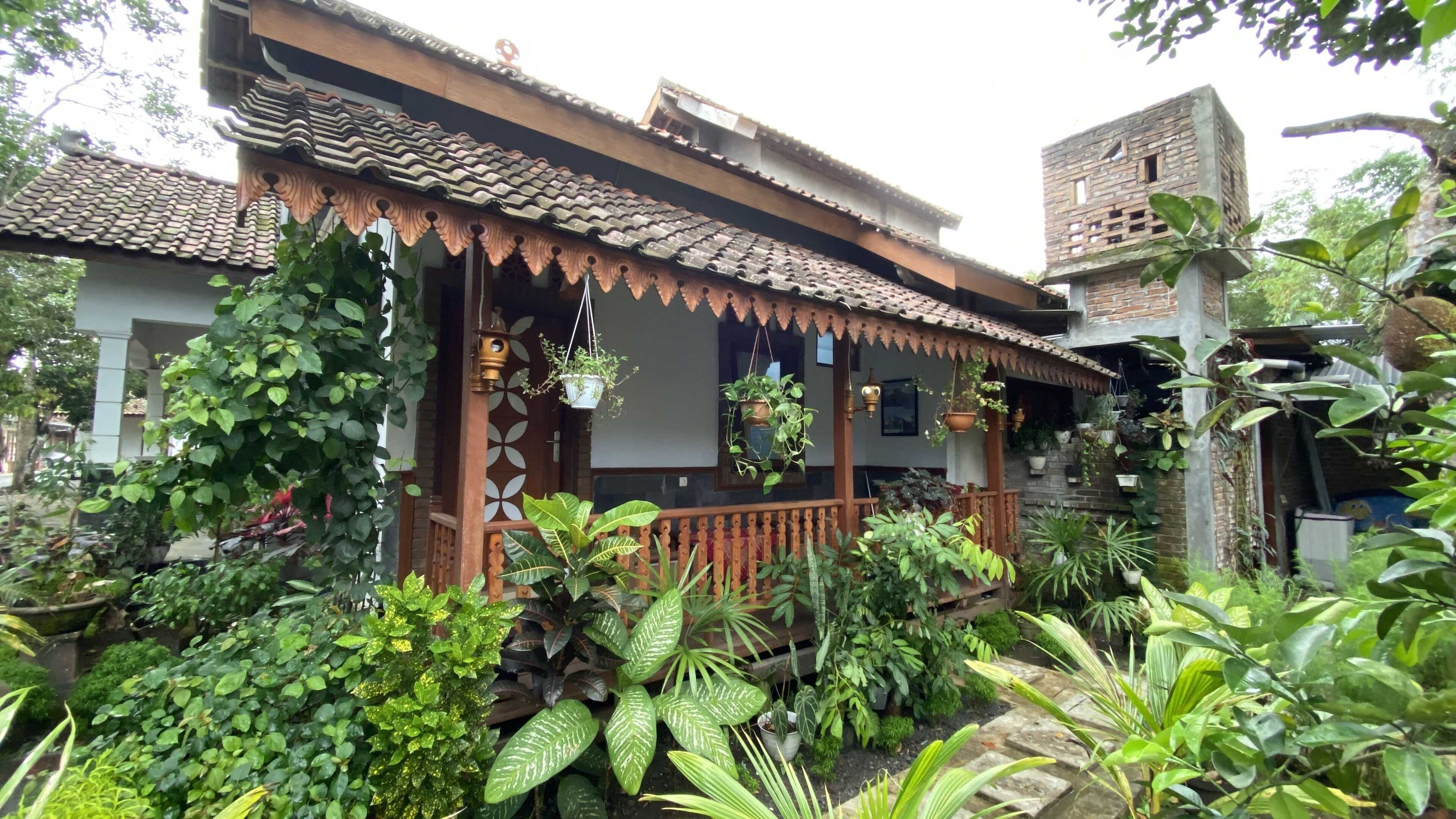 Gift card for Homestay Candi Pawon Fahrurohman Syariah Gift card for Homestay Candi Pawon Fahrurohman Syariah