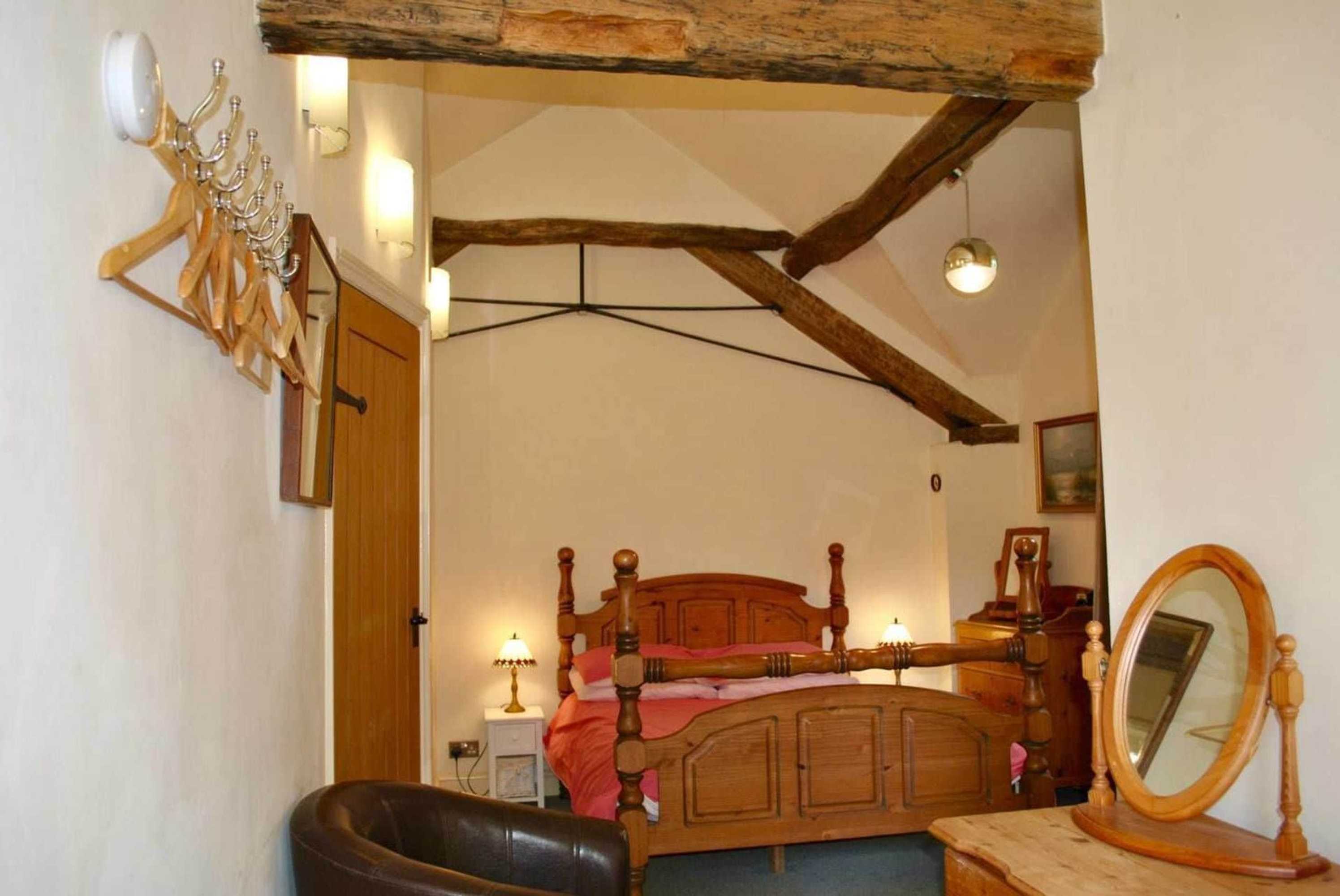 Gift card for Squirrel Barn. Hi-Spec. Hot Tub & Wifi. Sleeps 14 Gift card for Squirrel Barn. Hi-Spec. Hot Tub & Wifi. Sleeps 14