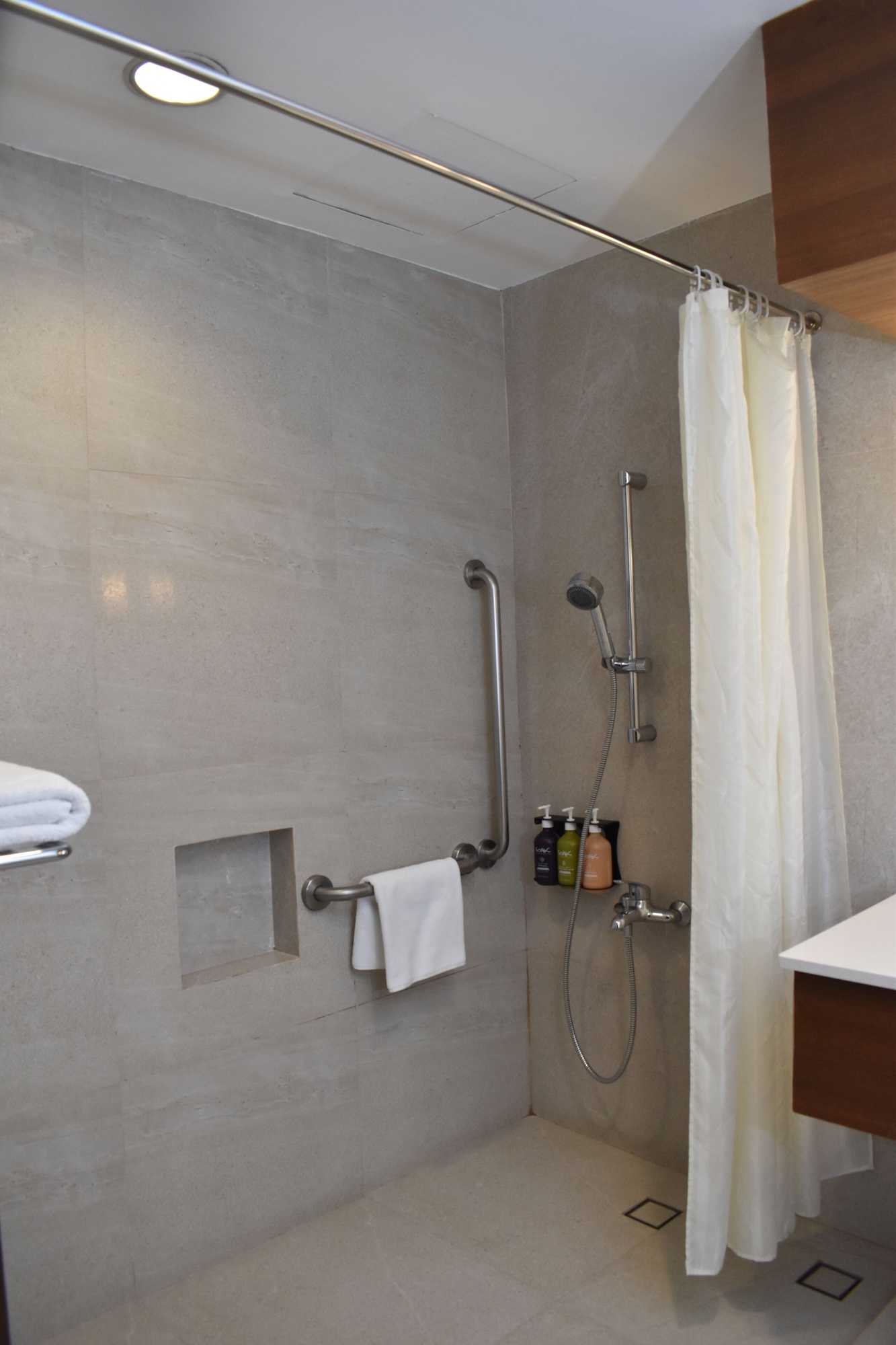 Gift card for Holiday Inn & Suites Batangas Limapark by Ihg Gift card for Holiday Inn & Suites Batangas Limapark by Ihg