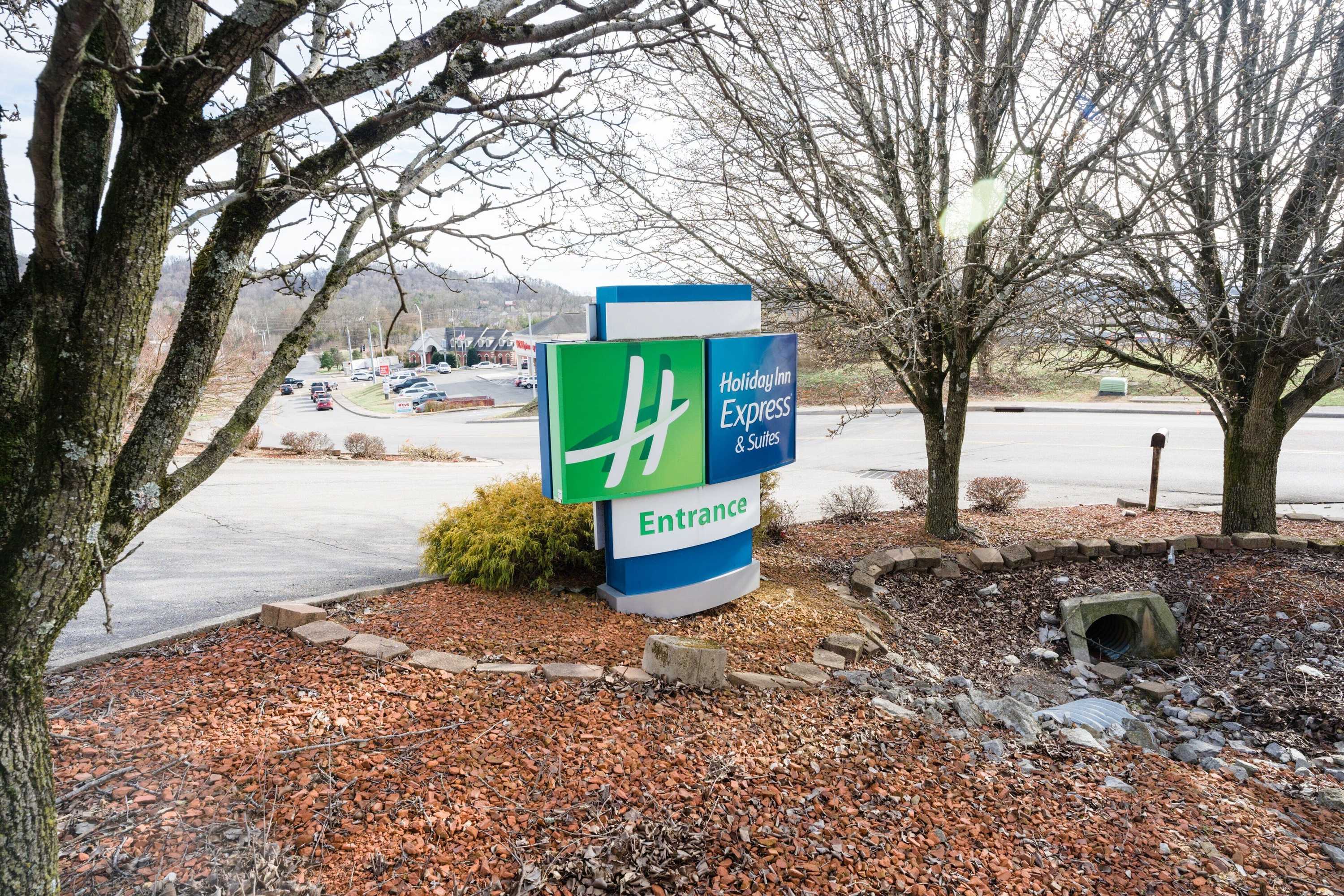 Gift card for Holiday Inn Express & Suites Knoxville-North-I-75 Exit 112 by Ihg Gift card for Holiday Inn Express & Suites Knoxville-North-I-75 Exit 112 by Ihg