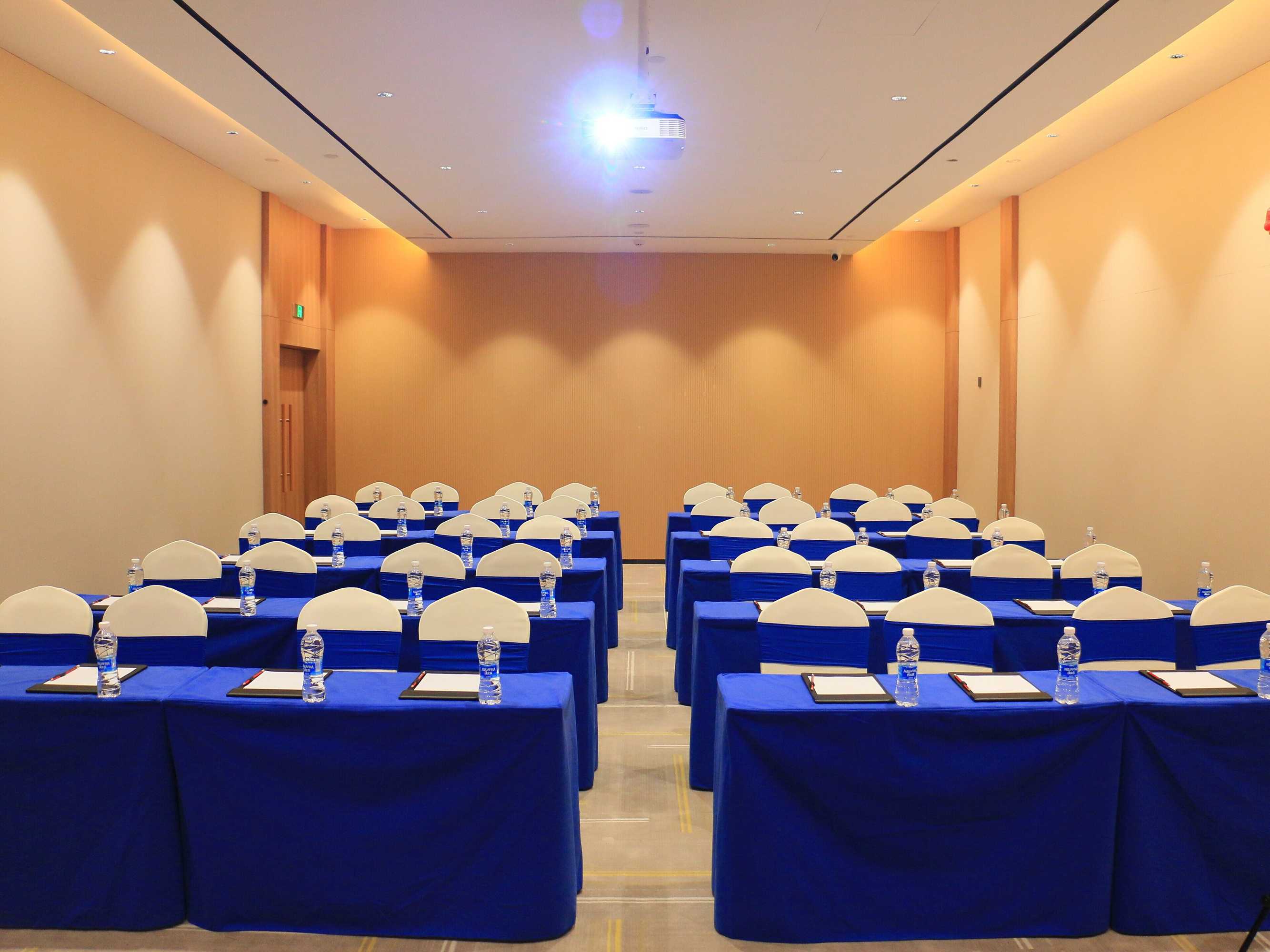 Gift card for Holiday Inn Express Nanning Jiangnan by Ihg Gift card for Holiday Inn Express Nanning Jiangnan by Ihg