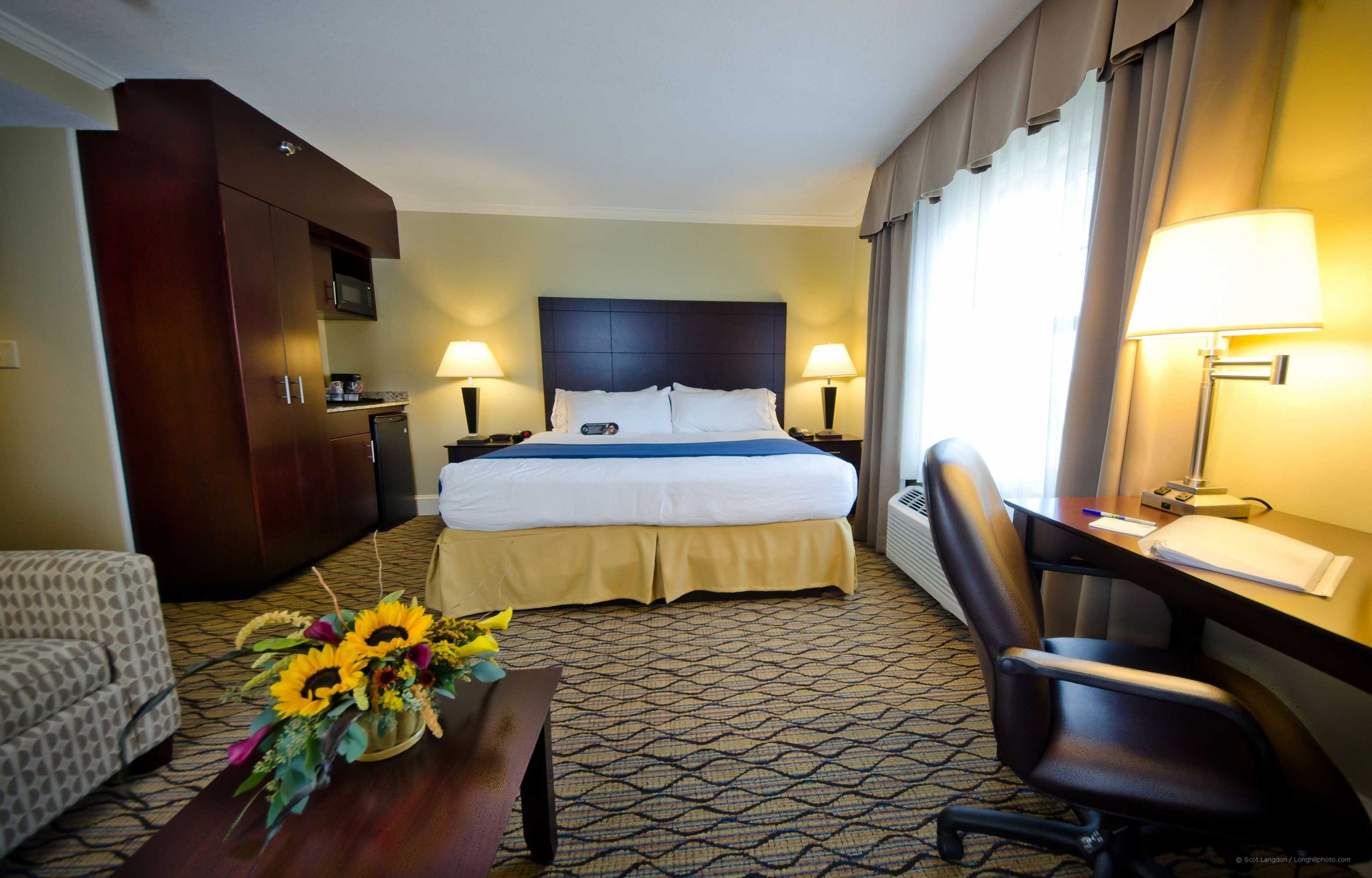 Gift card for Holiday Inn Express & Suites Merrimack by Ihg Gift card for Holiday Inn Express & Suites Merrimack by Ihg