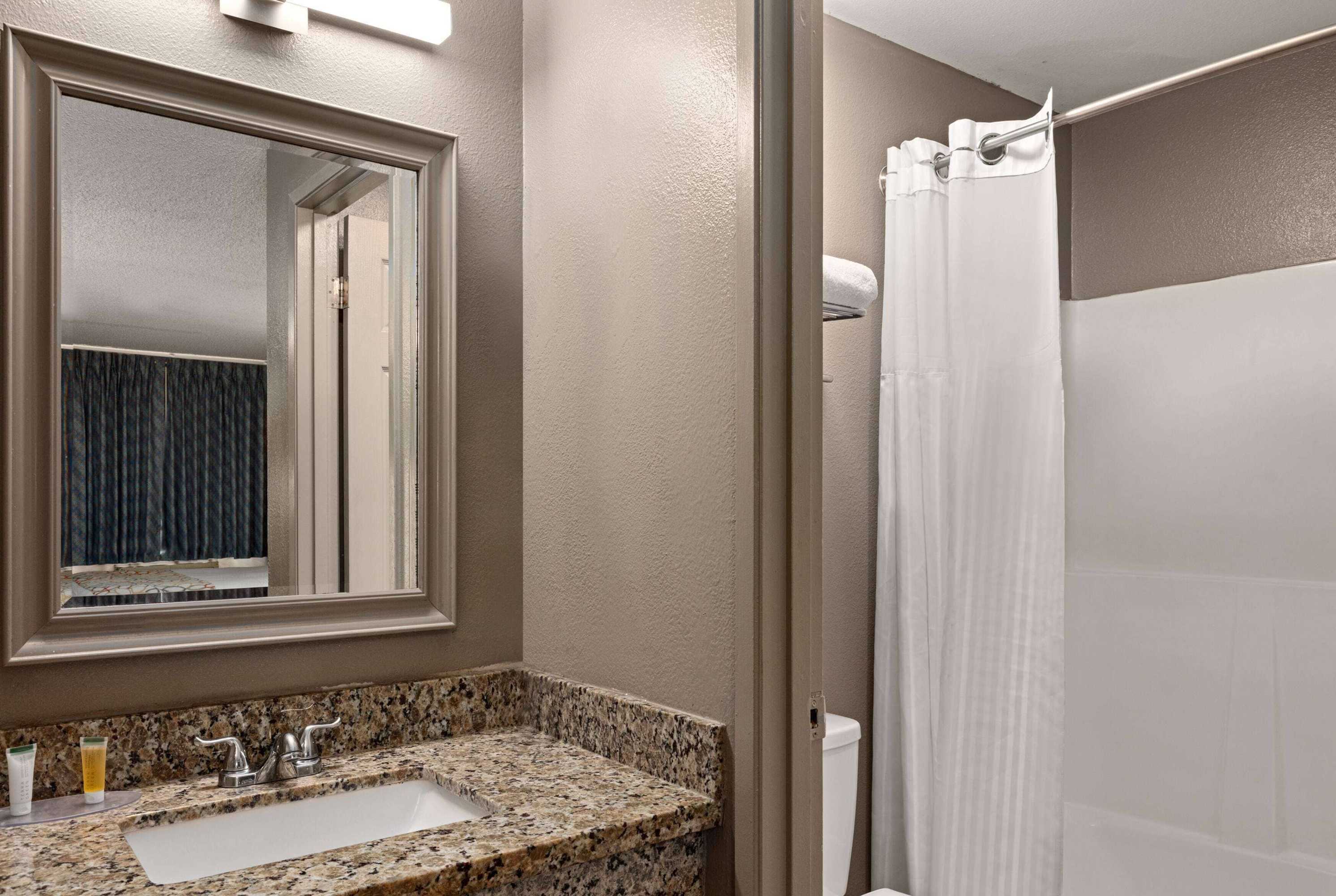 Gift card for Days Inn by Wyndham Lakewood South Tacoma Gift card for Days Inn by Wyndham Lakewood South Tacoma
