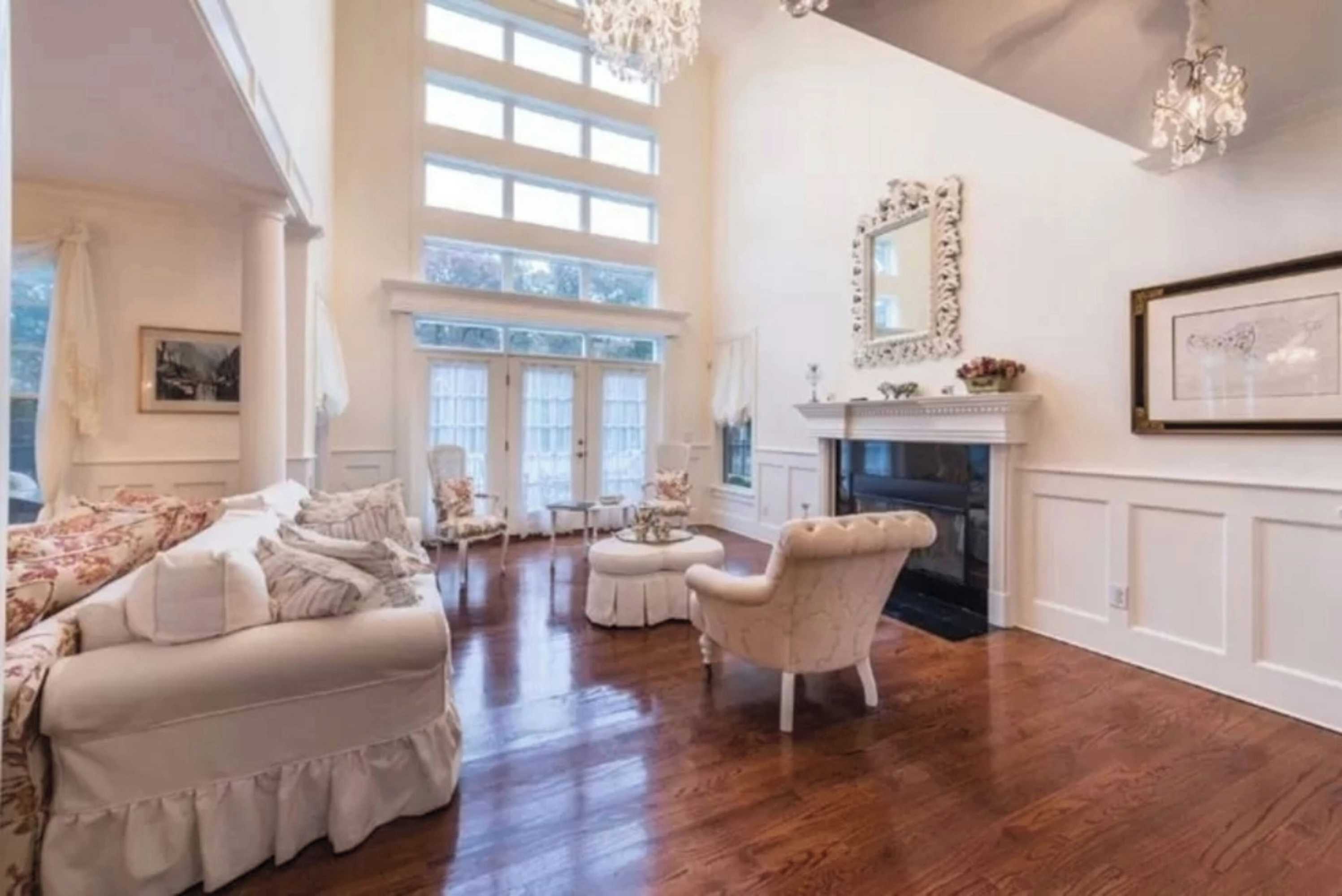 Gift card for Villa Charlotte - Elegant 7 Bedroom Gift card for Villa Charlotte - Elegant 7 Bedroom